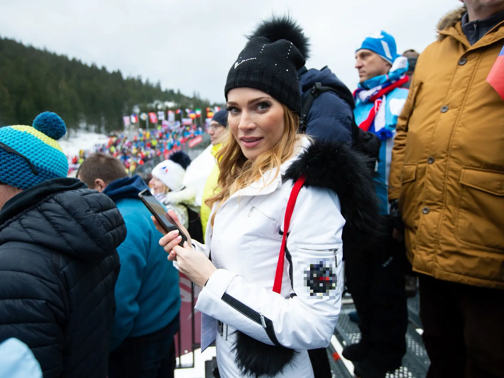 Obrovský slalom svetového pohára v Špindlerovom Mlýne, ktorý vyhrala slovenská lyžiarka Petra Vlhová. Preteky si prišli pozrieť aj Andrea Verešová a Daniel Volopich.