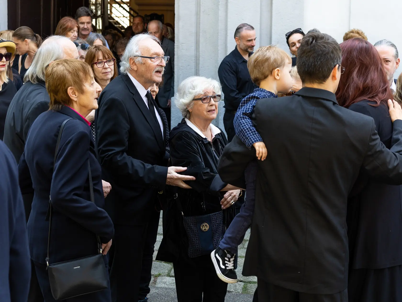 Rozlúčka s Danielou Kovárovou, manželkou herca Františka Kovára. Na snímke František Kovár a Božidara Turzonovová.