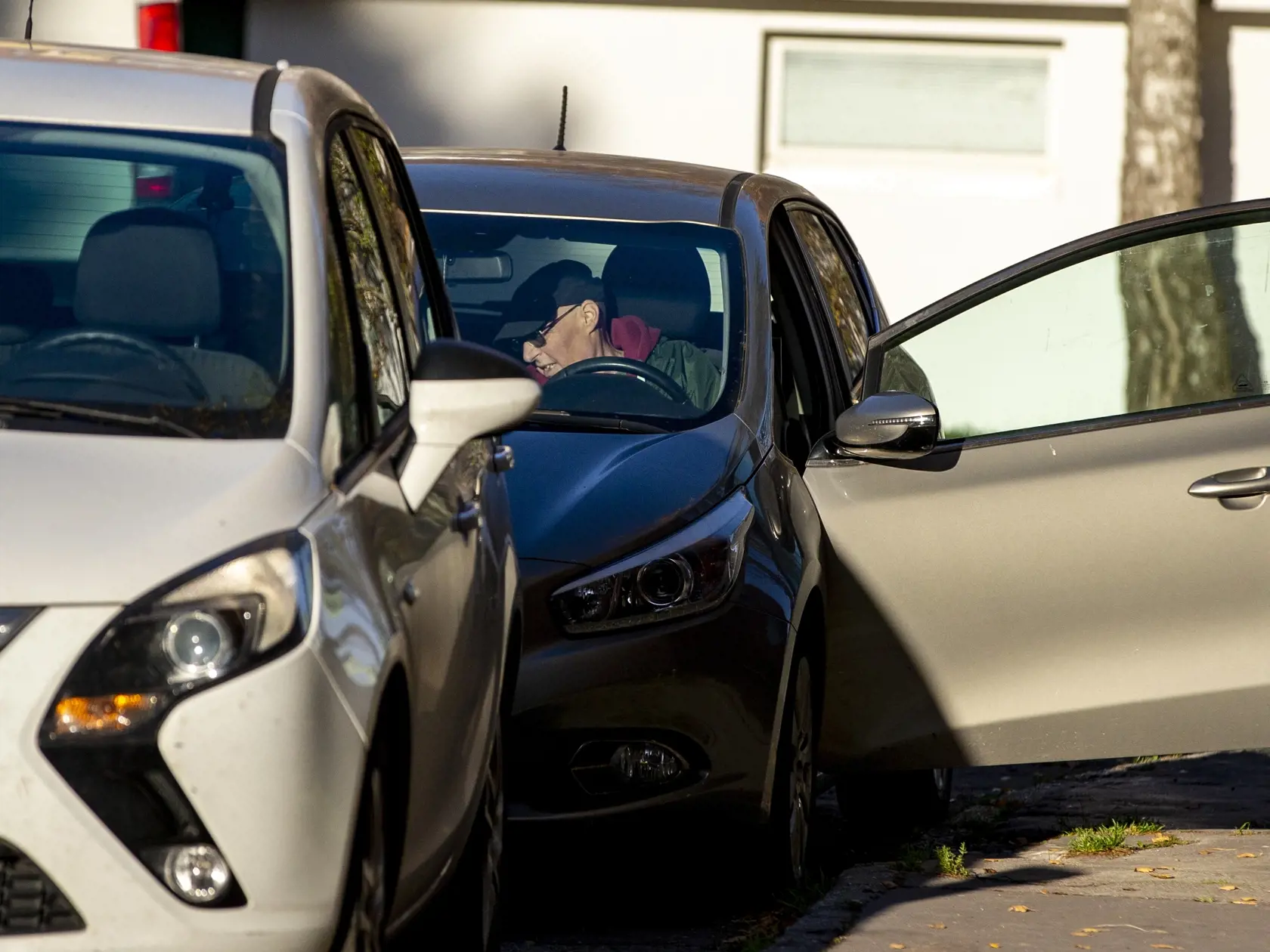 Nevedno, či k bytu patrí aj garáž. Auto mal Trnka zaparkované na ulici.