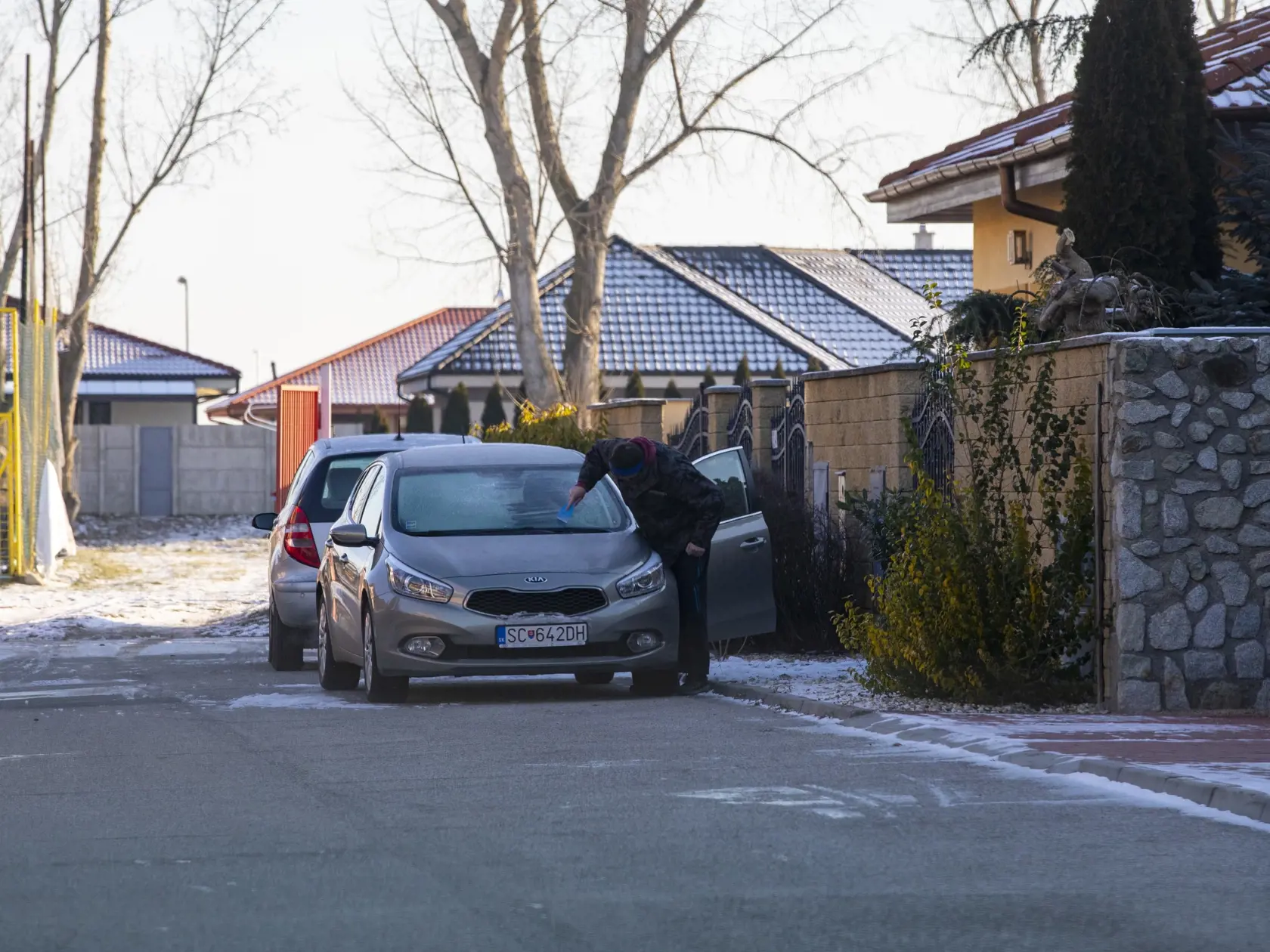 Bývalý generálny pokurátor Dobroslav Trnka v mieste bydliska v Hamuliakove. (archívne foto)