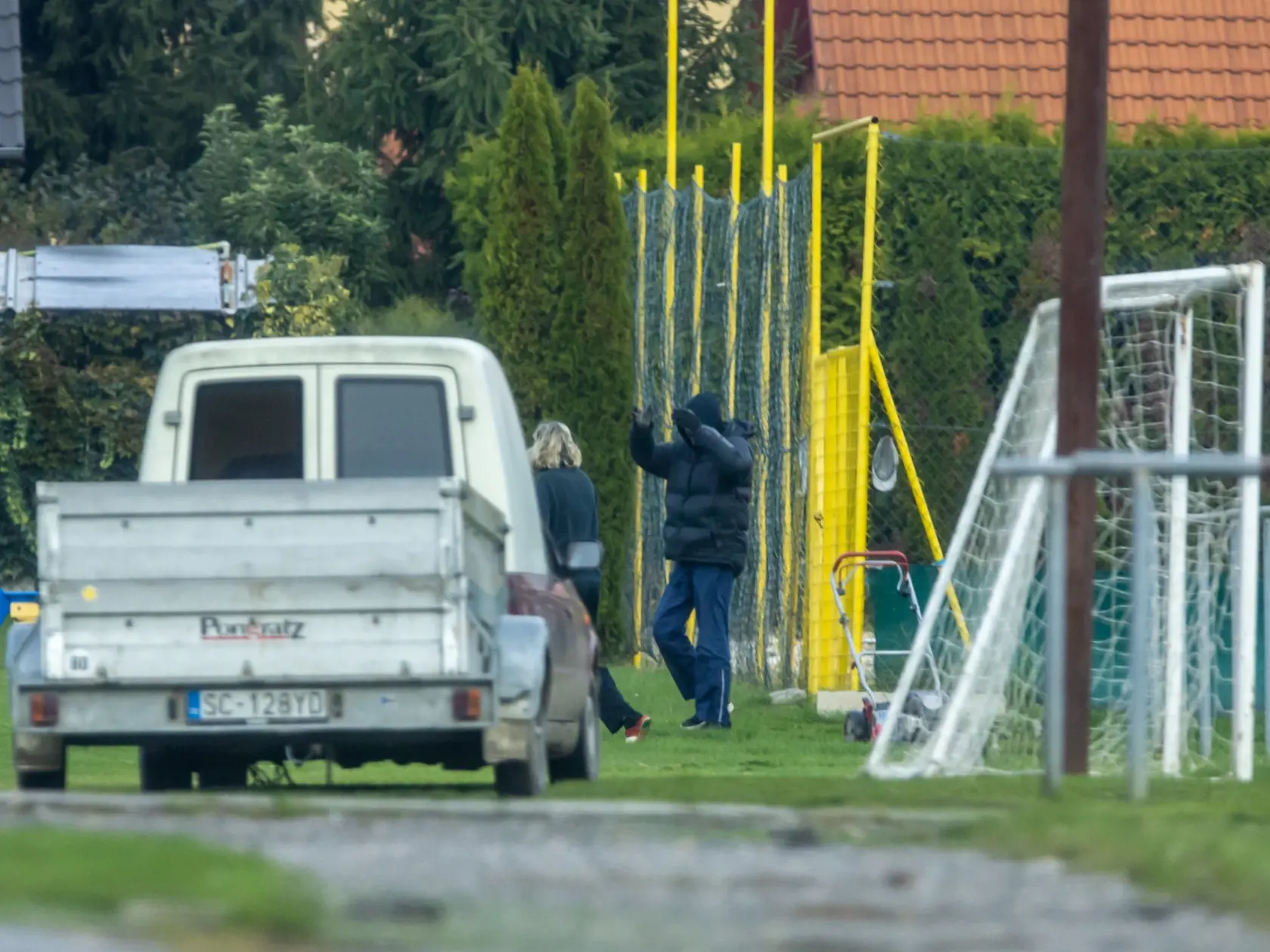 Na snímke je Dobroslav Trnka počas kosenia futbalového ihriska. (archívne foto)