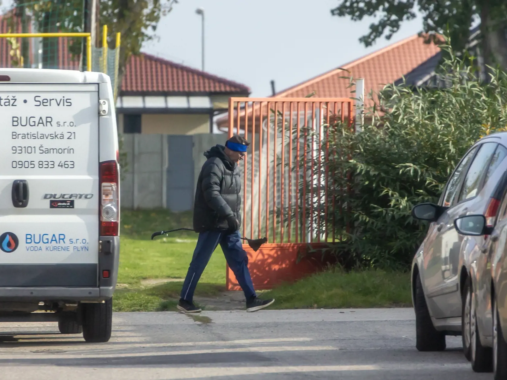 Na snímke je Dobroslav Trnka počas kosenia futbalového ihriska. (archívne foto)