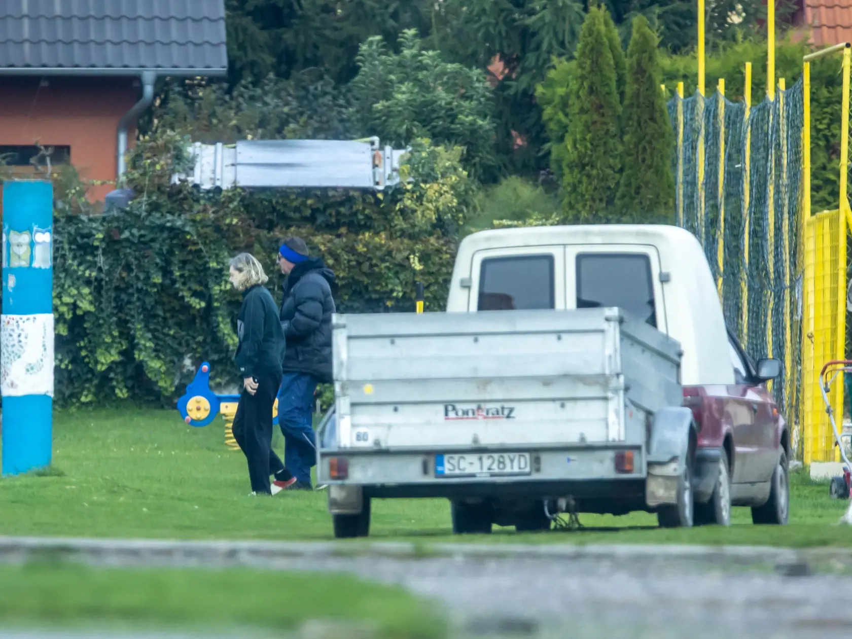 Na snímke je Dobroslav Trnka počas kosenia futbalového ihriska. 