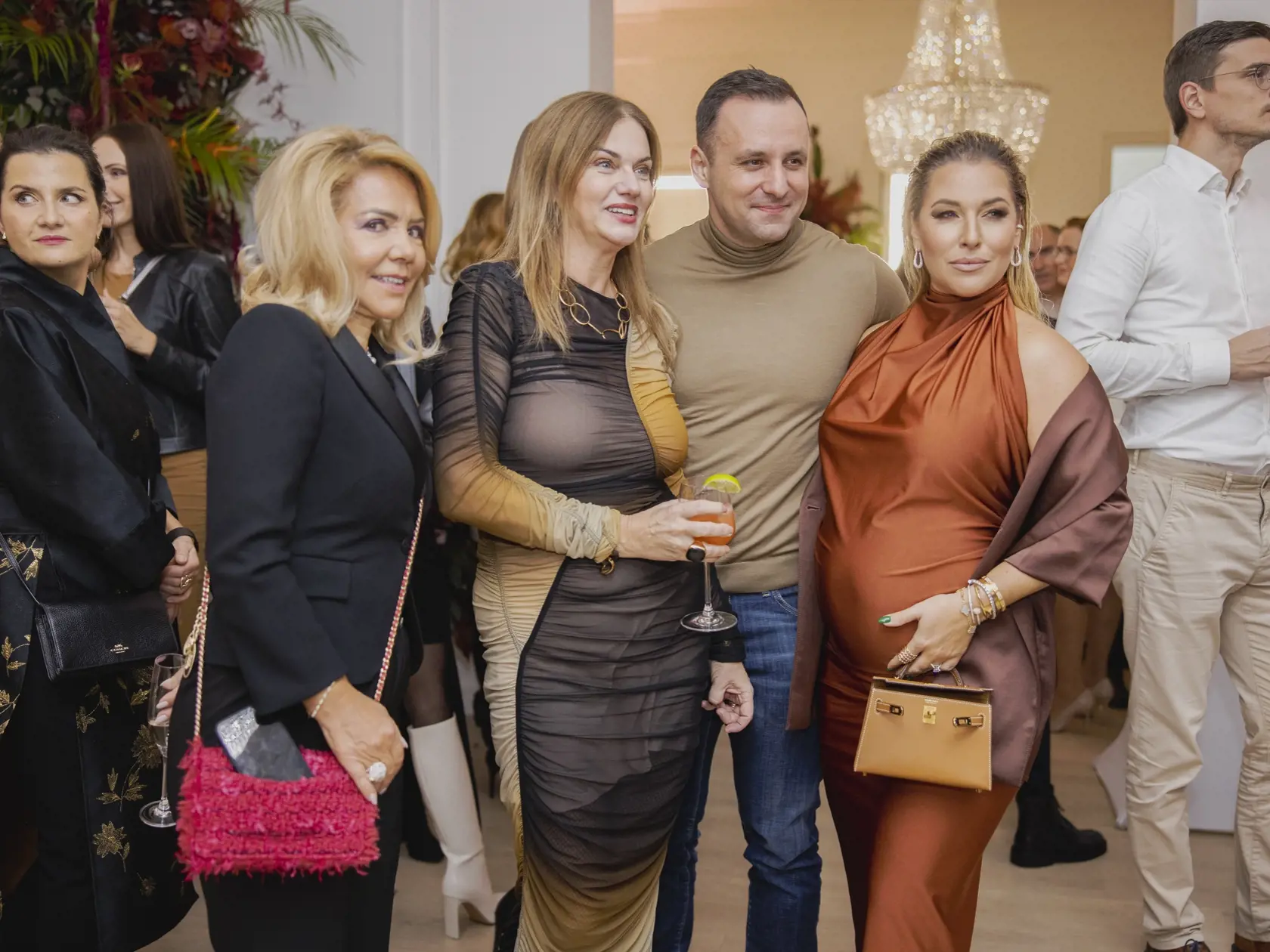 Na párty sa zabávali pani Katarína Cibulková, Monika Beňová, jej partner Ľubomír Klčo a Dominika Cibulková.