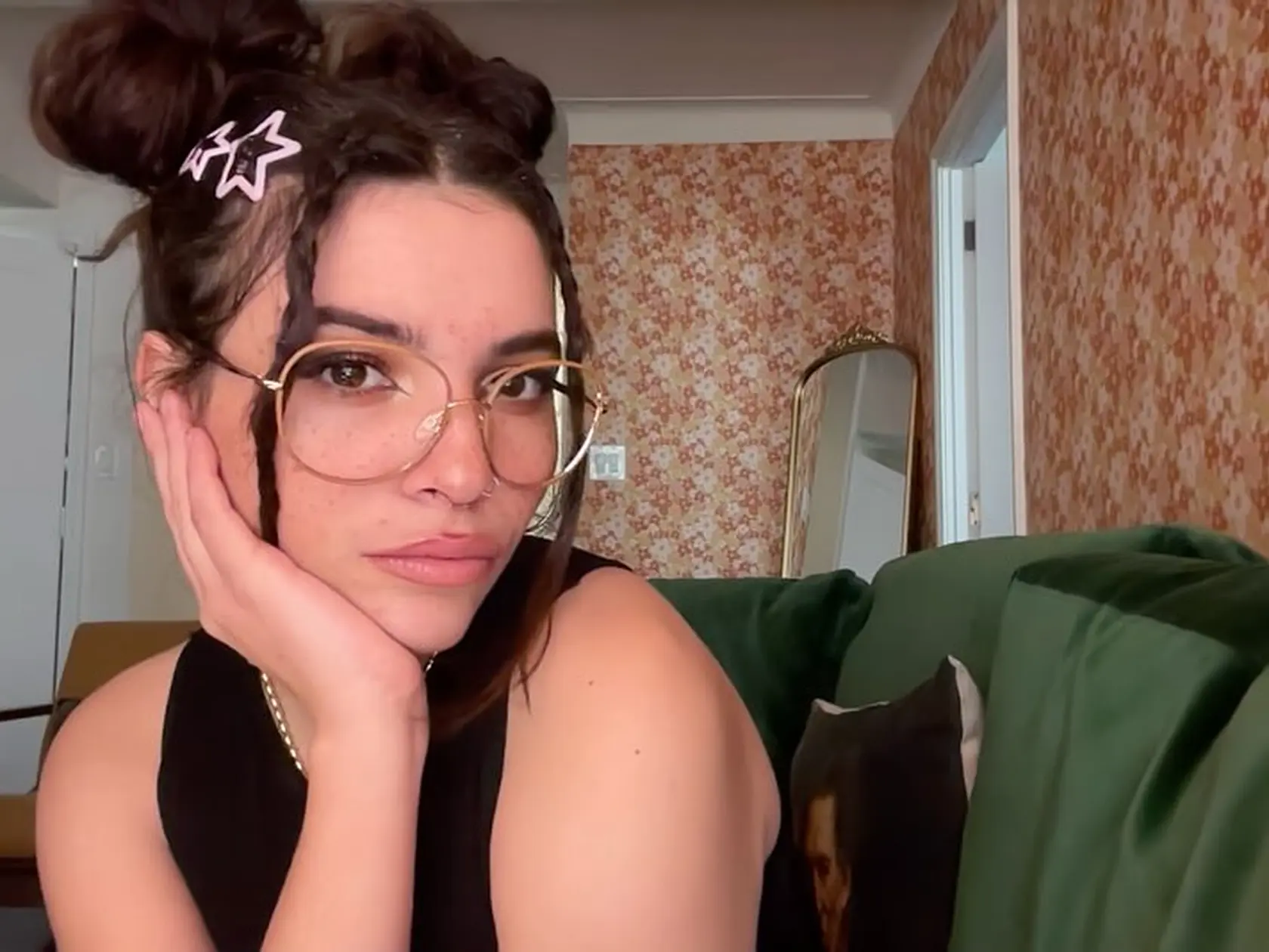 Dcéra speváka Davida Bowieho a modelky Iman. Krásu zdedila po mame, talent po otcovi.