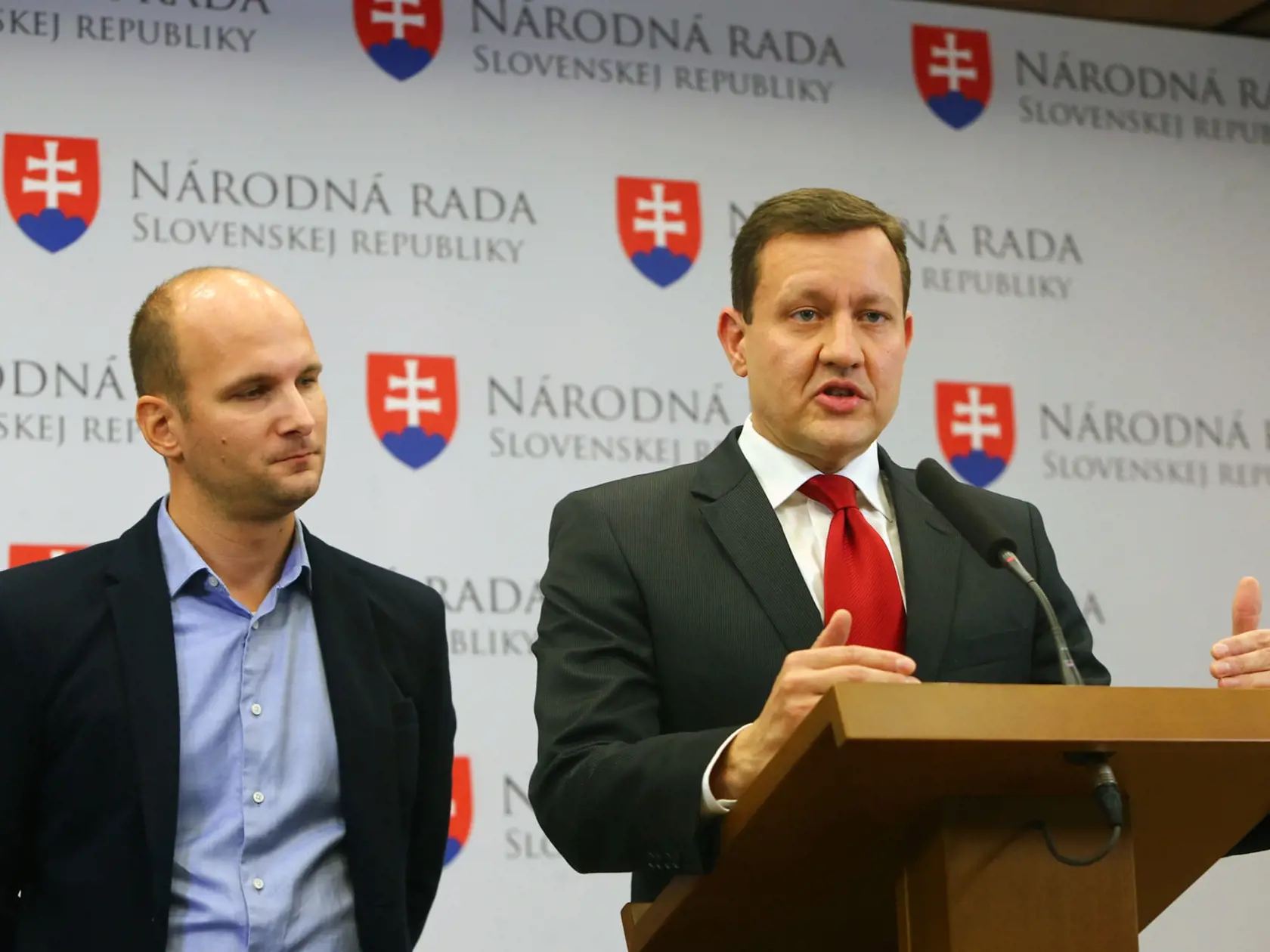 tlacova konferencia Daniela Lipsica a Gabora Grendela k obvineniu prezradenia informacii o Marianovi Kocnerovi v Privat banke