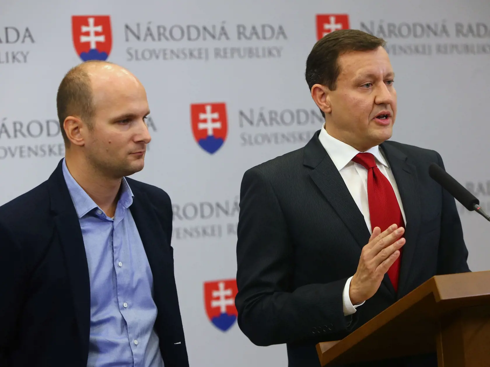 tlacova konferencia Daniela Lipsica a Gabora Grendela k obvineniu prezradenia informacii o Marianovi Kocnerovi v Privat banke