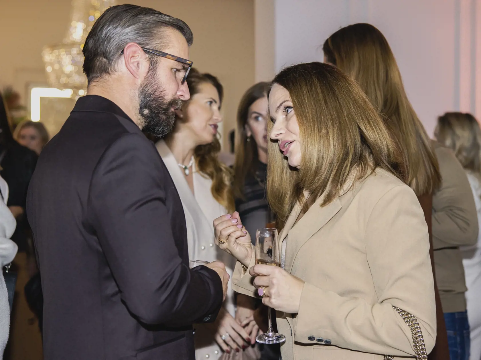 Herečka Zuzana Kubovčíková Šebová v družnej debatke s Michalom Navarom.