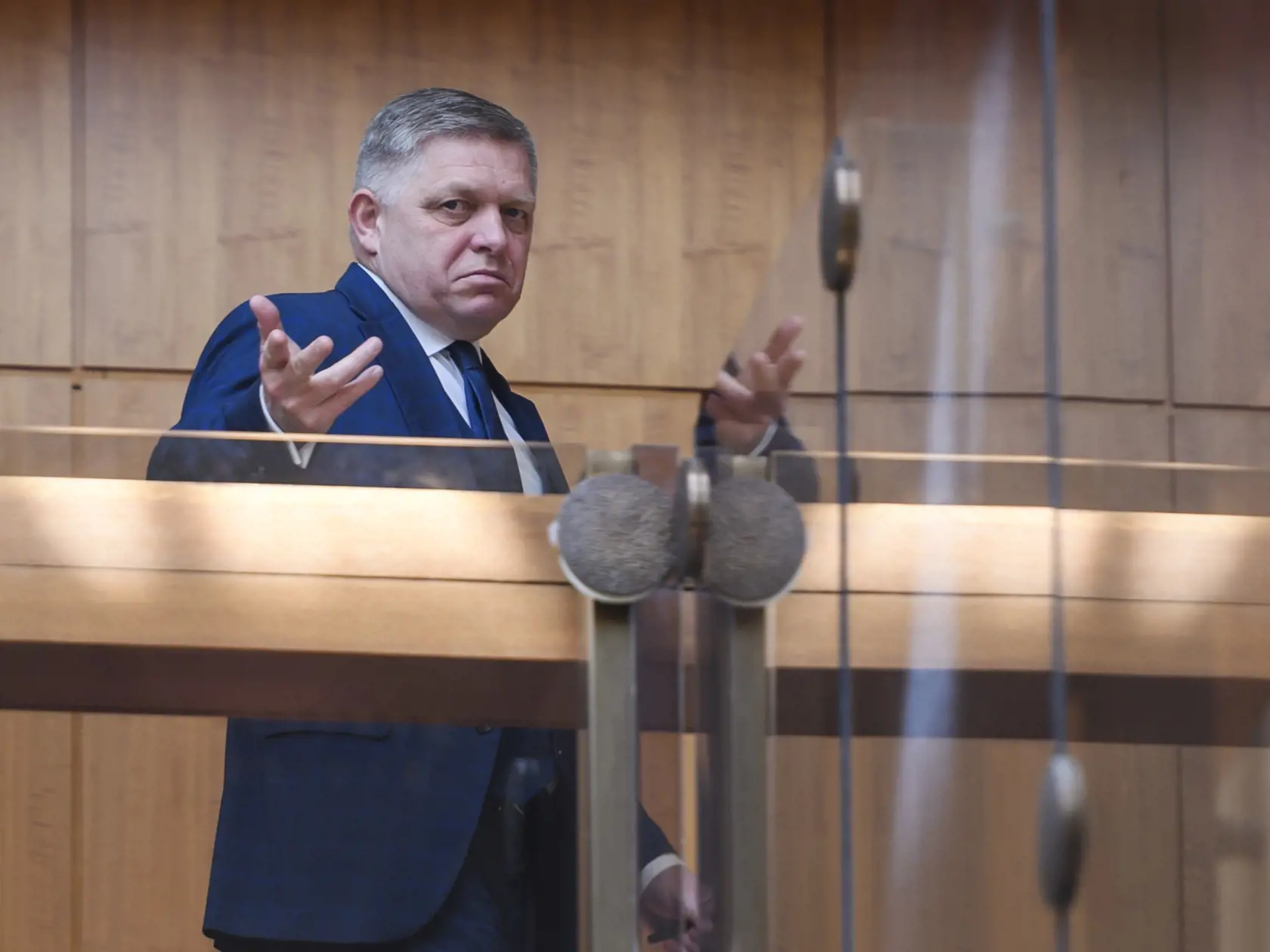 Na snímke predseda vlády SR Robert Fico (Smer-SD) odchádza po 26. rokovaní vlády SR v Bratislave 3. apríla 2024.