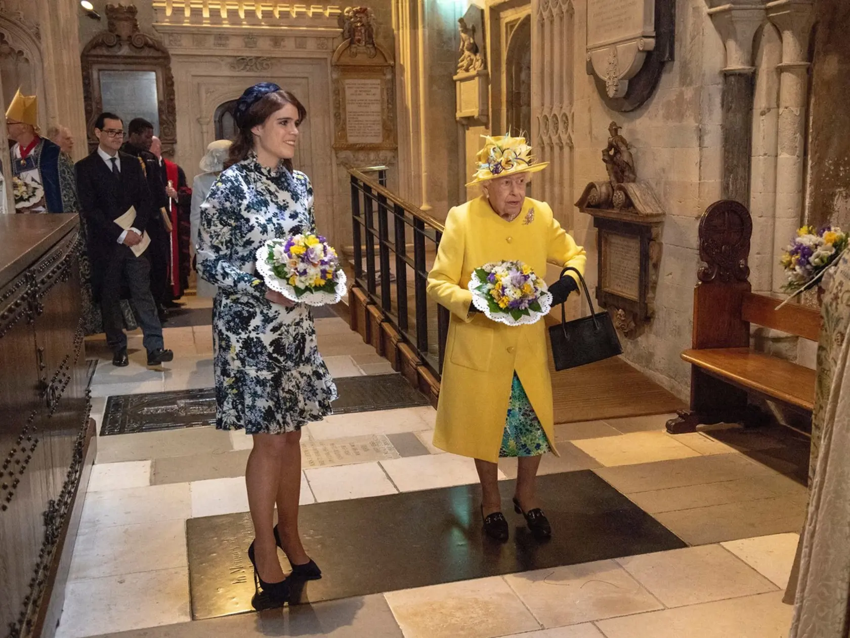 Eugenie a kráľovná Alžbeta II. v Kaplnke sv. Juraja vo Windsore 18. apríla 2019.