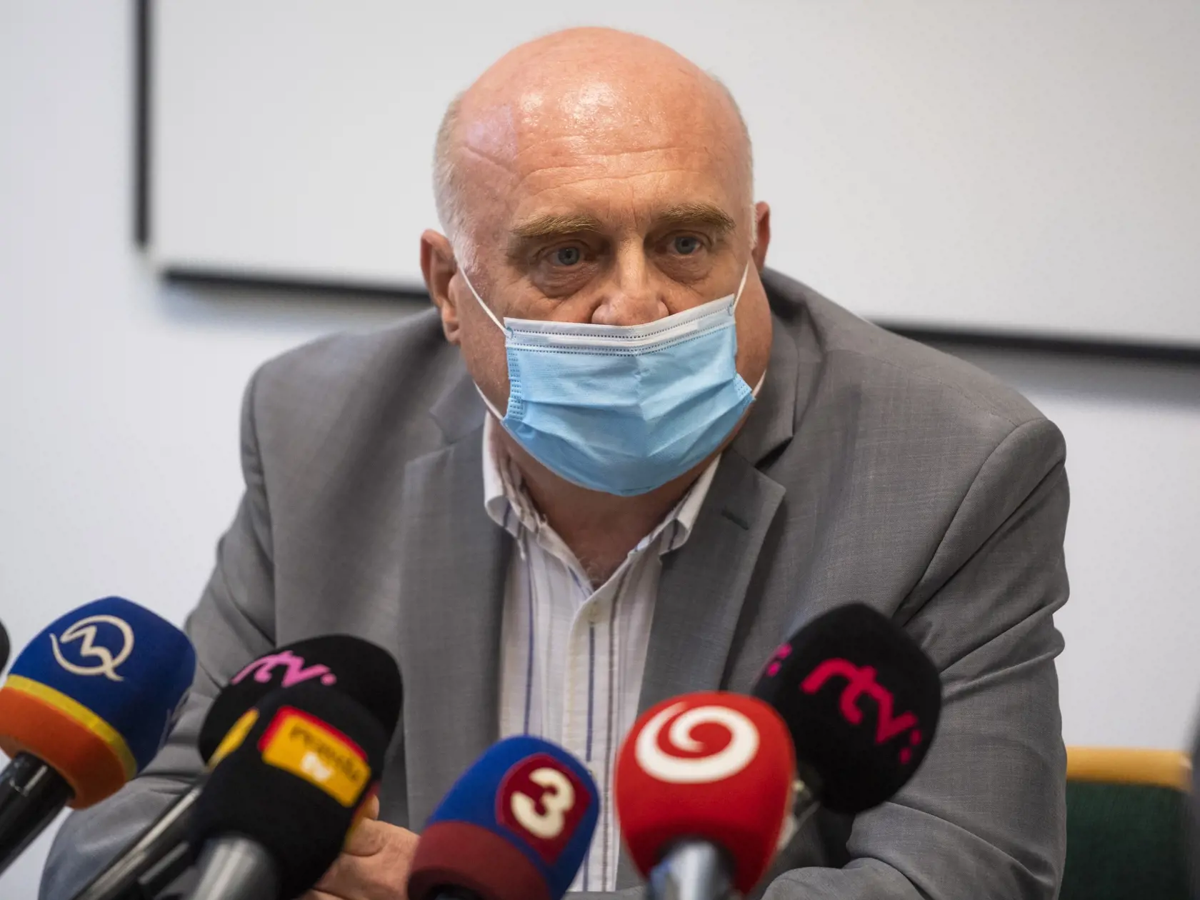Na snímke člen rady Slovenskej lekárskej komory (SLK) Jaroslav Šimo počas brífingu Slovenskej lekárskej komory (SLK) na tému: Stanovisko slovenských lekárov k včerajším vyjadreniam premiéra Igora Matoviča na adresu slovenských zdravotníkov. V Bratislave 18. augusta 2020. FOTO TASR - Jaroslav Novák