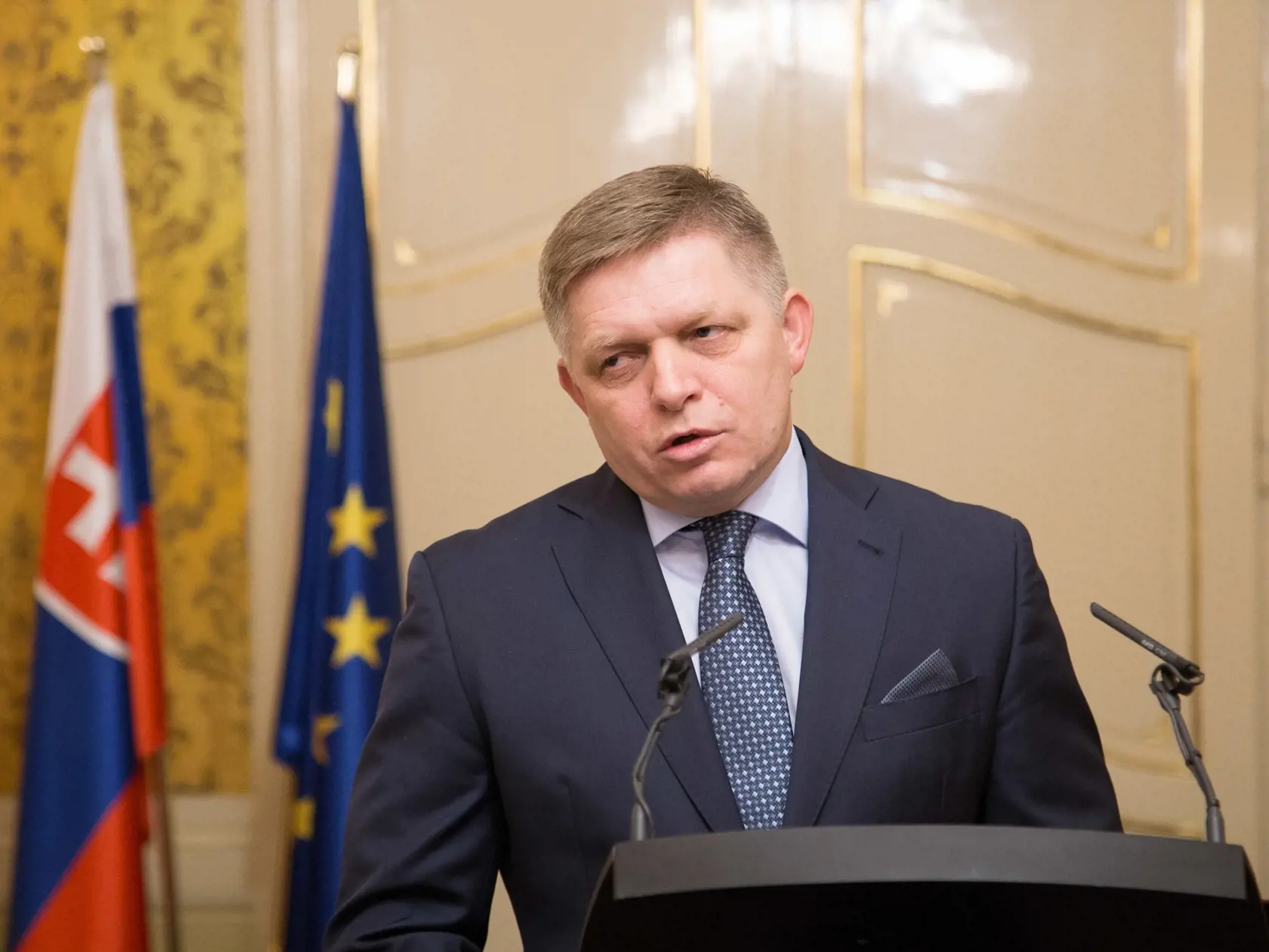 Robert Fico zostal v boji proti Andrejovi Kiskovi sám.