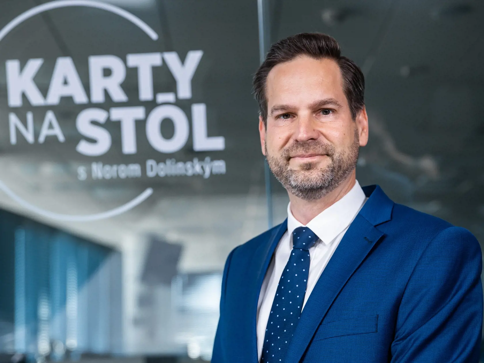 Národná kriminálna agentúra zadržala v stredu Rudolfa Kusého (46), starostu bratislavskej mestskej časti Nové Mesto. Stalo sa tak v rámci protikorupčnej akcie Development. Ambiciózny politik si v primátorských voľbách trúfal ukončiť éru Matúša Valla (45), no po prehratých voľbách musí riešiť omnoho väčšie problémy!