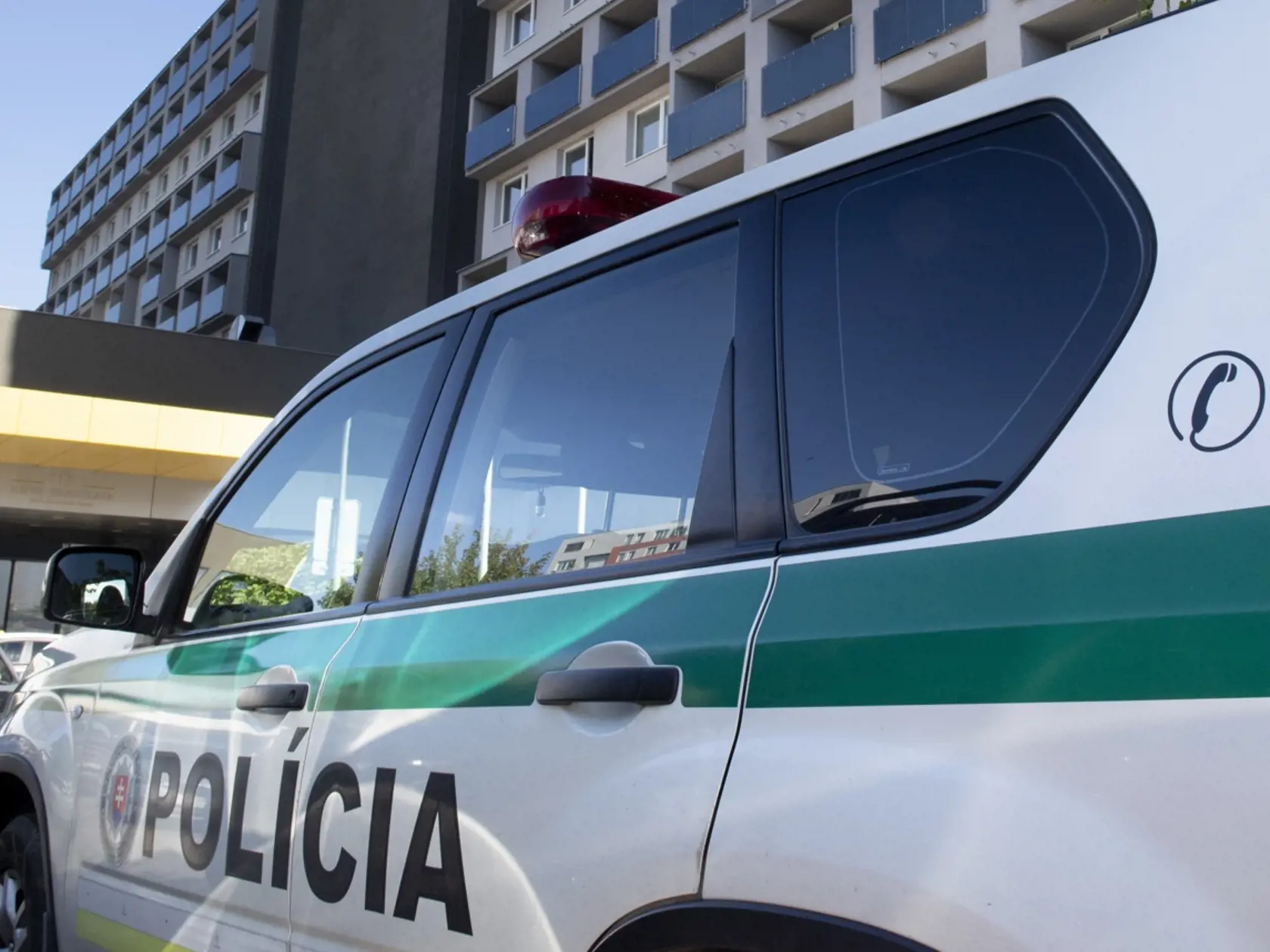 Deň na to Polícia SR zverejnila dôležitú správu: “Vyšetrovateľ NAKA v rámci akcie DEVELOPMENT vzniesol obvinenie osobe R. K. pre obzvlášť závažný zločin prijímania úplatku podľa paragrafu 329 ods. 1, ods. 2, ods. 3 Trestného zákona. Vo veci aktuálne prebiehajú procesné úkony, preto bližšie informácie v tejto chvíli nie je možné poskytnúť."