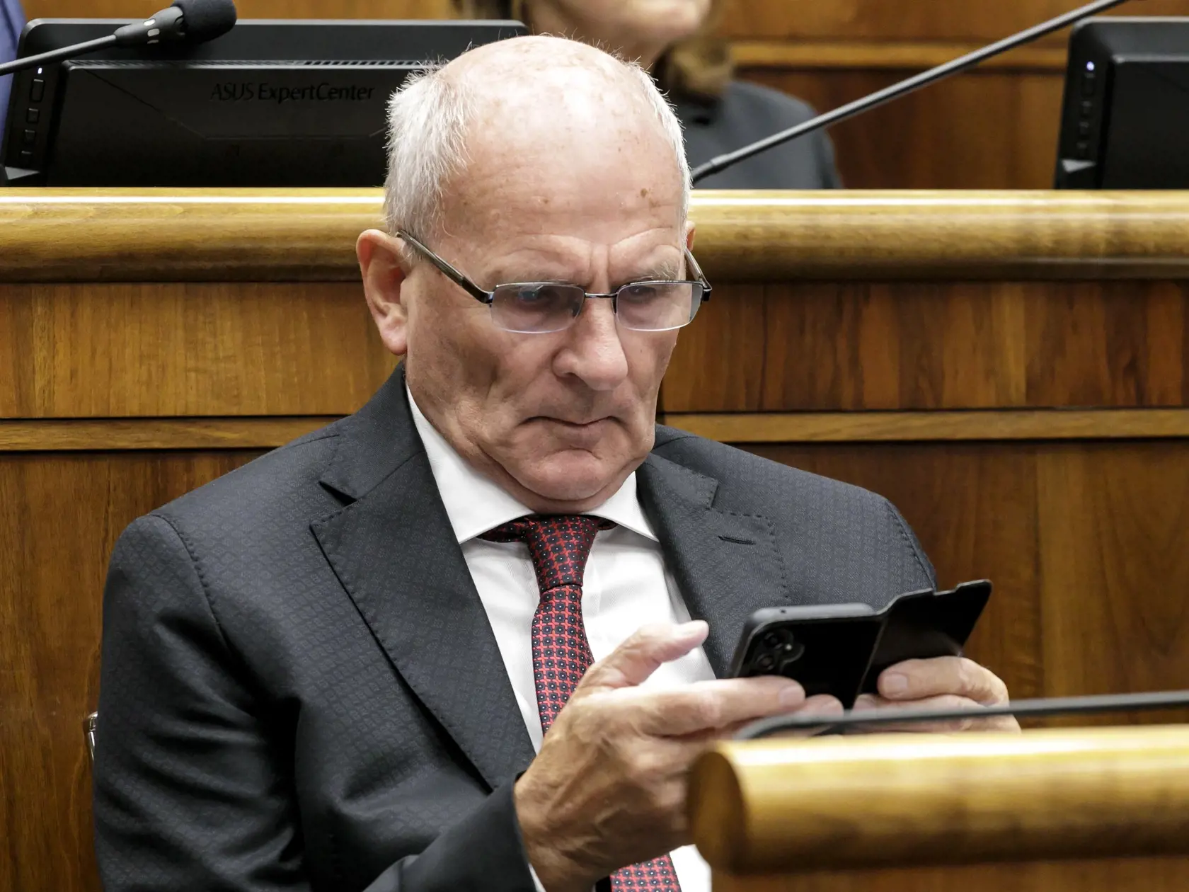 Na snímke poslanec NR SR František Mikloško (KDH) počas 19. schôdze NRSR v Bratislave 10. septembra 2024. FOTO TASR – Dano Veselský
