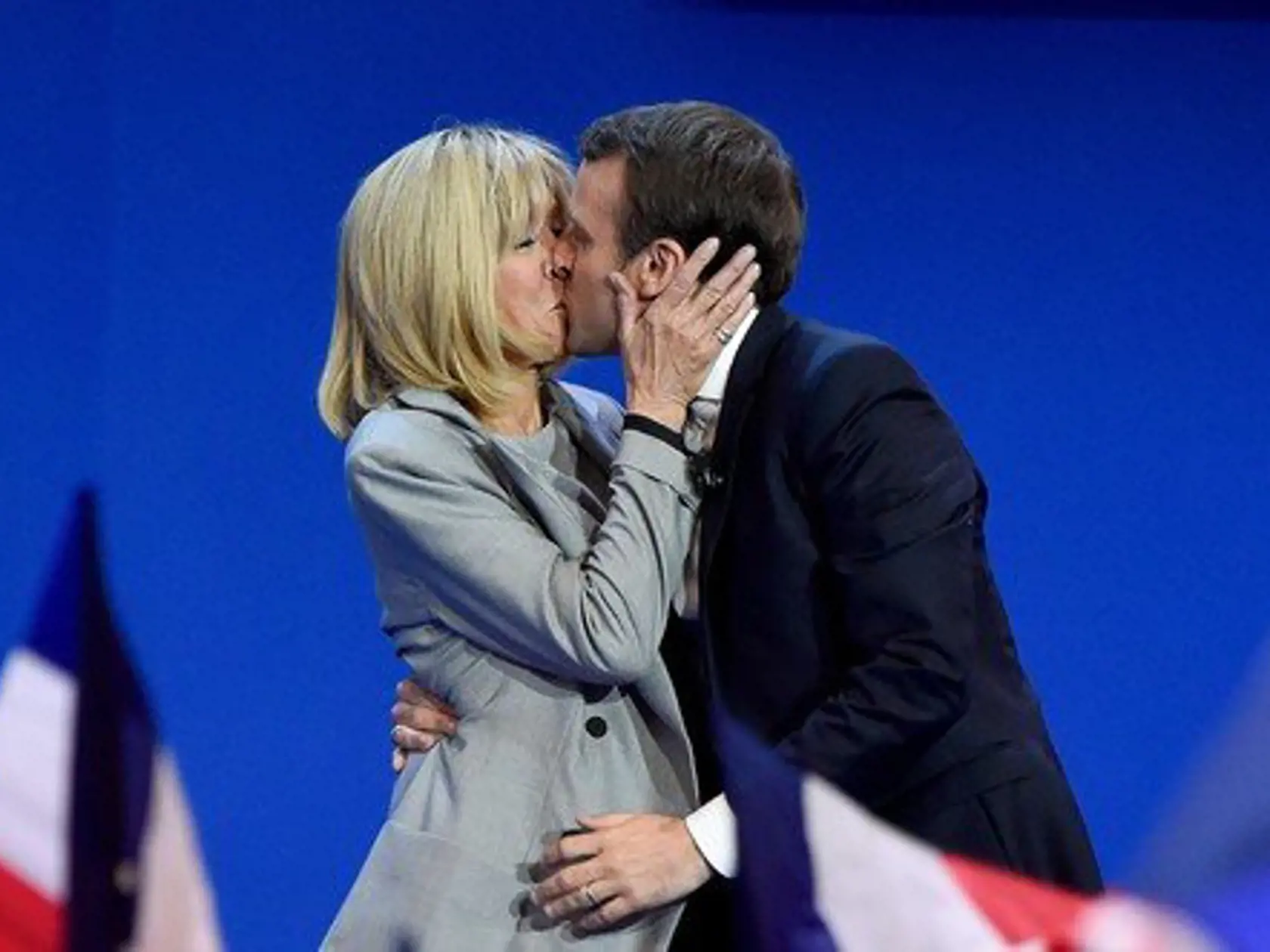 Macron sa do svojej súčasnej ženy zahľadel ešte ako tínedžer, učila ho v škole.