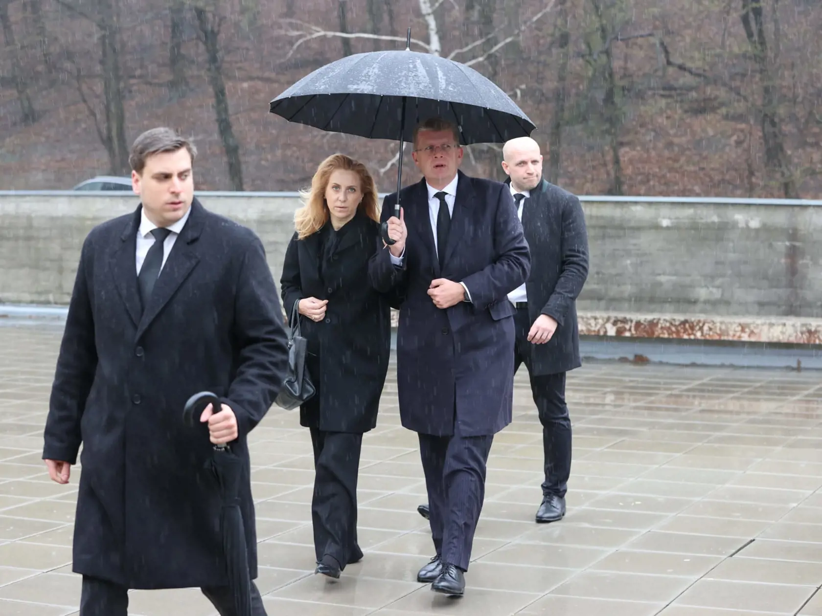 S Dušanom Čaplovičom sa lúčia politické špičky, na čele s prezidentom Petrom Pellegrinim, jeho predchodcom Ivanom Gašparovičom či ministrom obrany Robertom Kaliňákom.