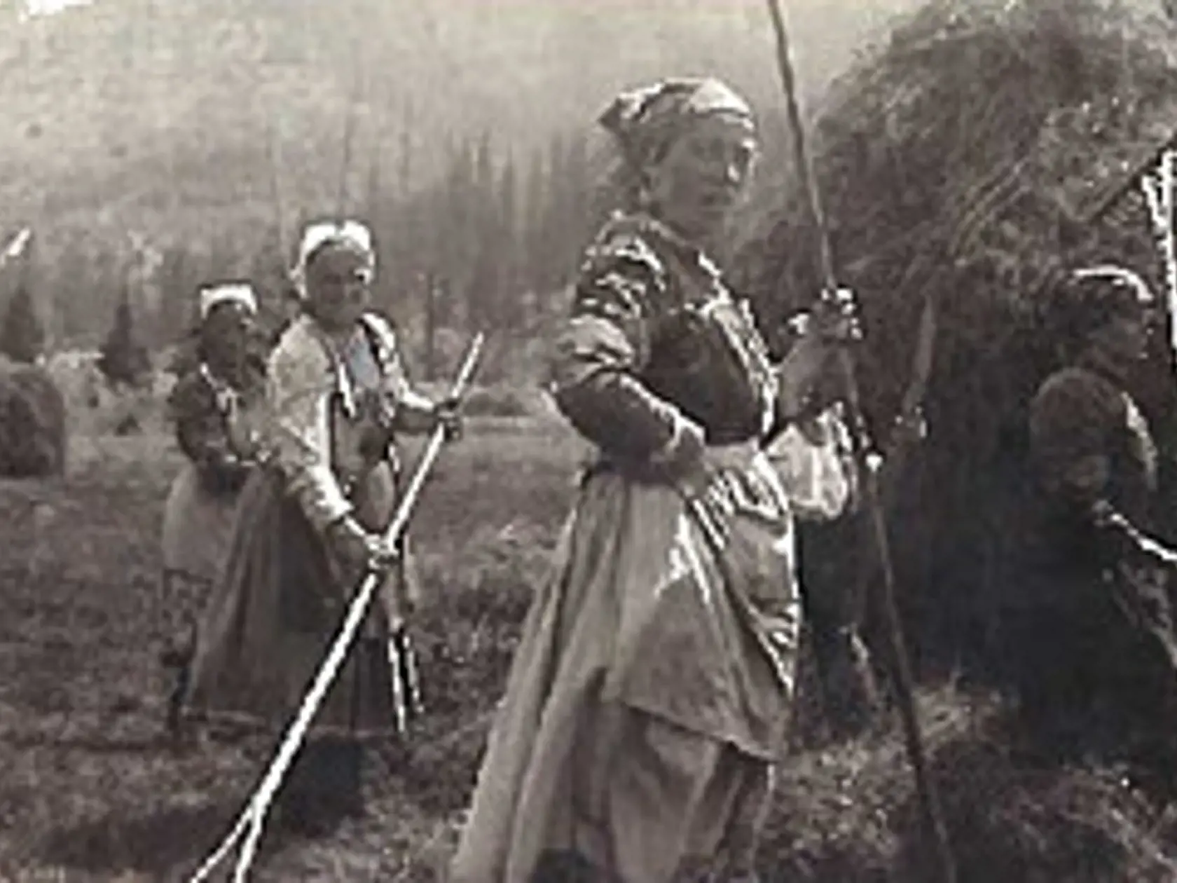Dostali sme plno vašich fotografických spomienok, veľa mailov o živote pred novembrom 1989.
