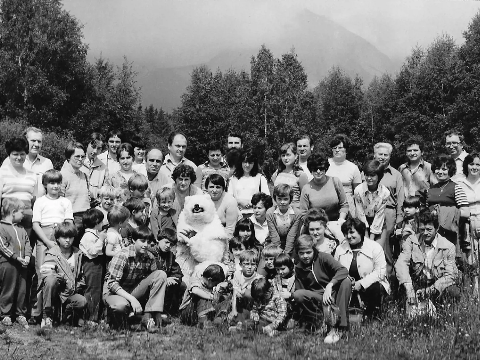Dostali sme plno vašich fotografických spomienok, veľa mailov o živote pred novembrom 1989.