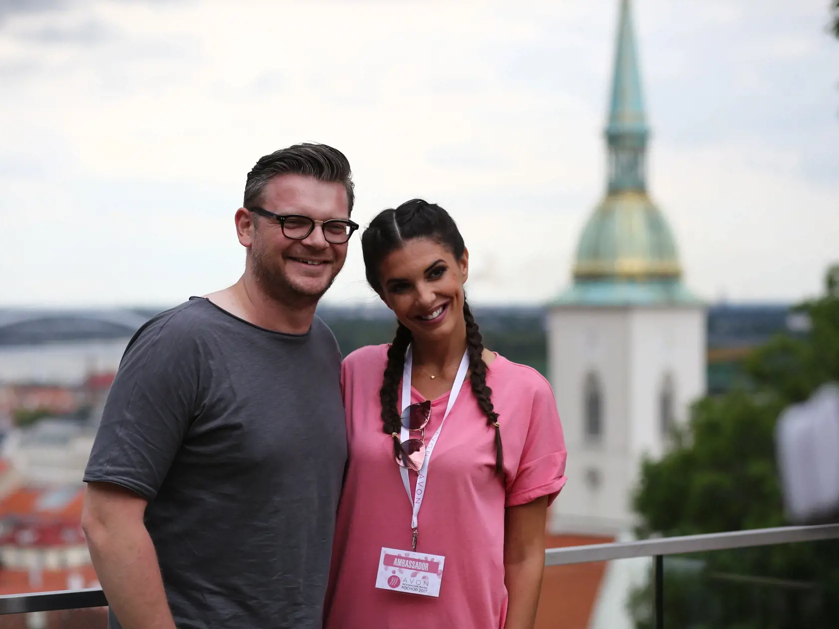 Takto sa Boris Pršo usmieval cez leto, ešte netušil, že o pár týždňov bude bojovať o svoj život. Na snímke s moderátorkou Soňou Skoncovou.