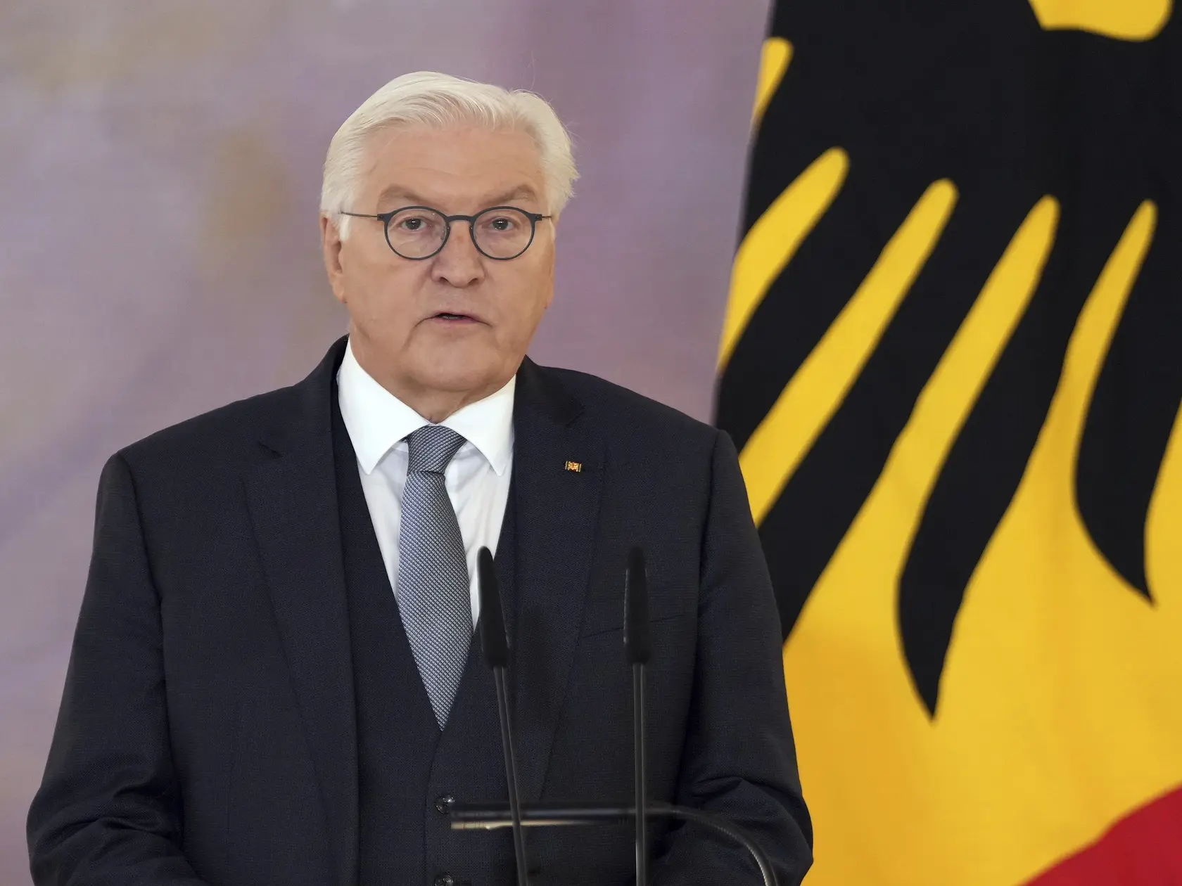 Európska armáda by nebola adekvátnou náhradou za NATO, uviedol vo štvrtok nemecký prezident Frank-Walter Steinmeier na návšteve armádneho veliteľstva v západonemeckom meste Koblenz.