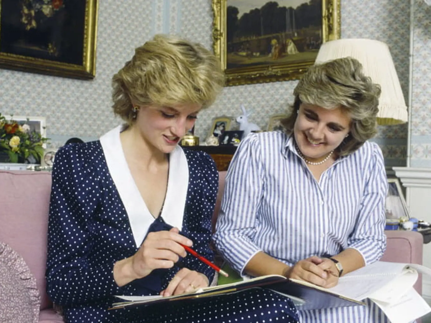 Princezná Diana bola miláčikom celého sveta. Kam prišla, tam priniesla kus svojej pozitívnej energie a skromnosti. Ako však bývala? V mladom veku to bolo sídlo Althorp a po svadbe s princom Charlesom tradične Kensingtonský palác, ktorý obýva kráľovská rodina a dnes aj William a Kate.