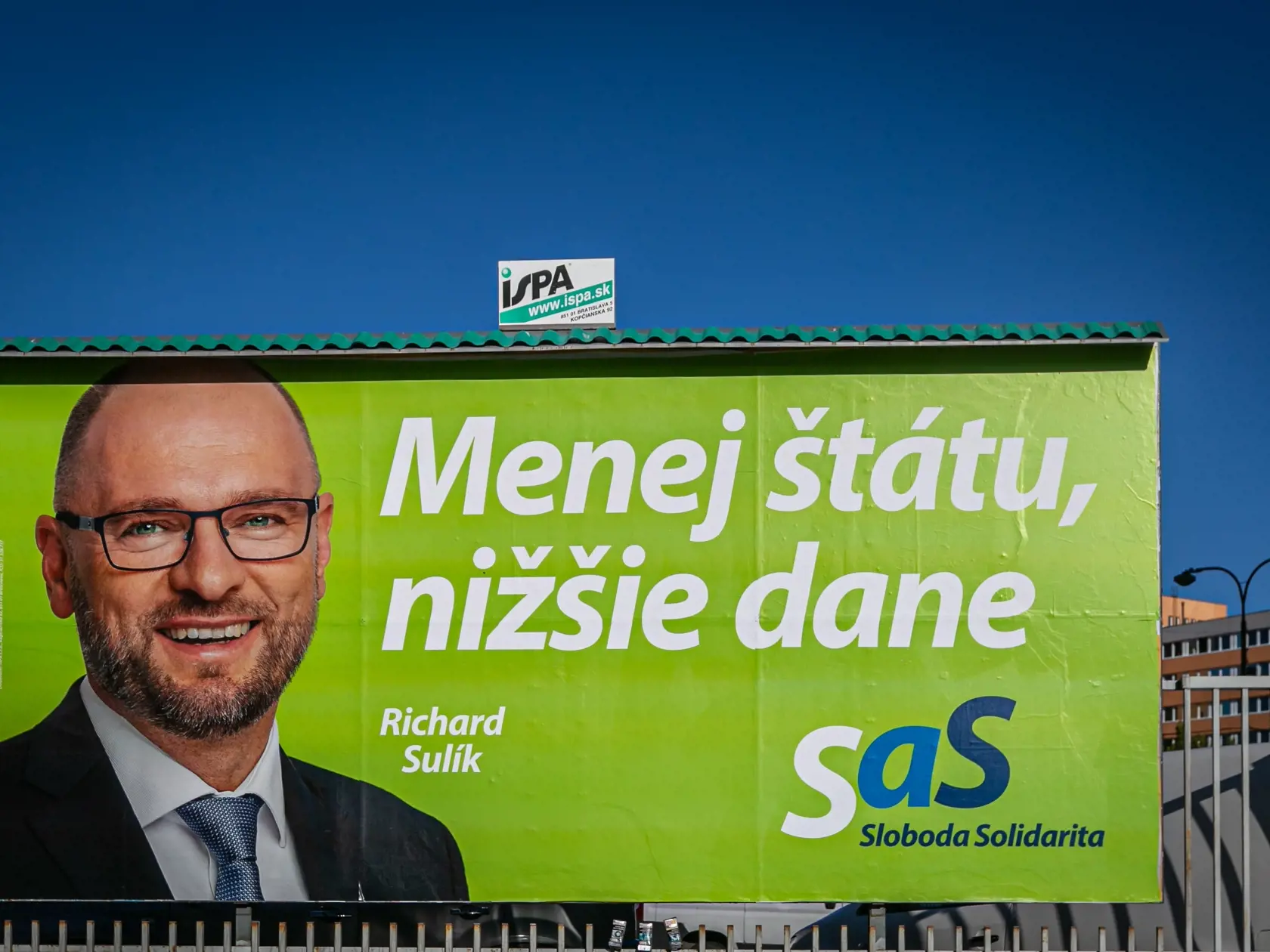 VYSMIATY SULÍK Paradoxne šéf liberálov ešte nedávno nemal veľa dôvodov na úsmev. SaS totiž prešla vnútrostraníckou „vzburou“ a odlevom desiatok straníkov.