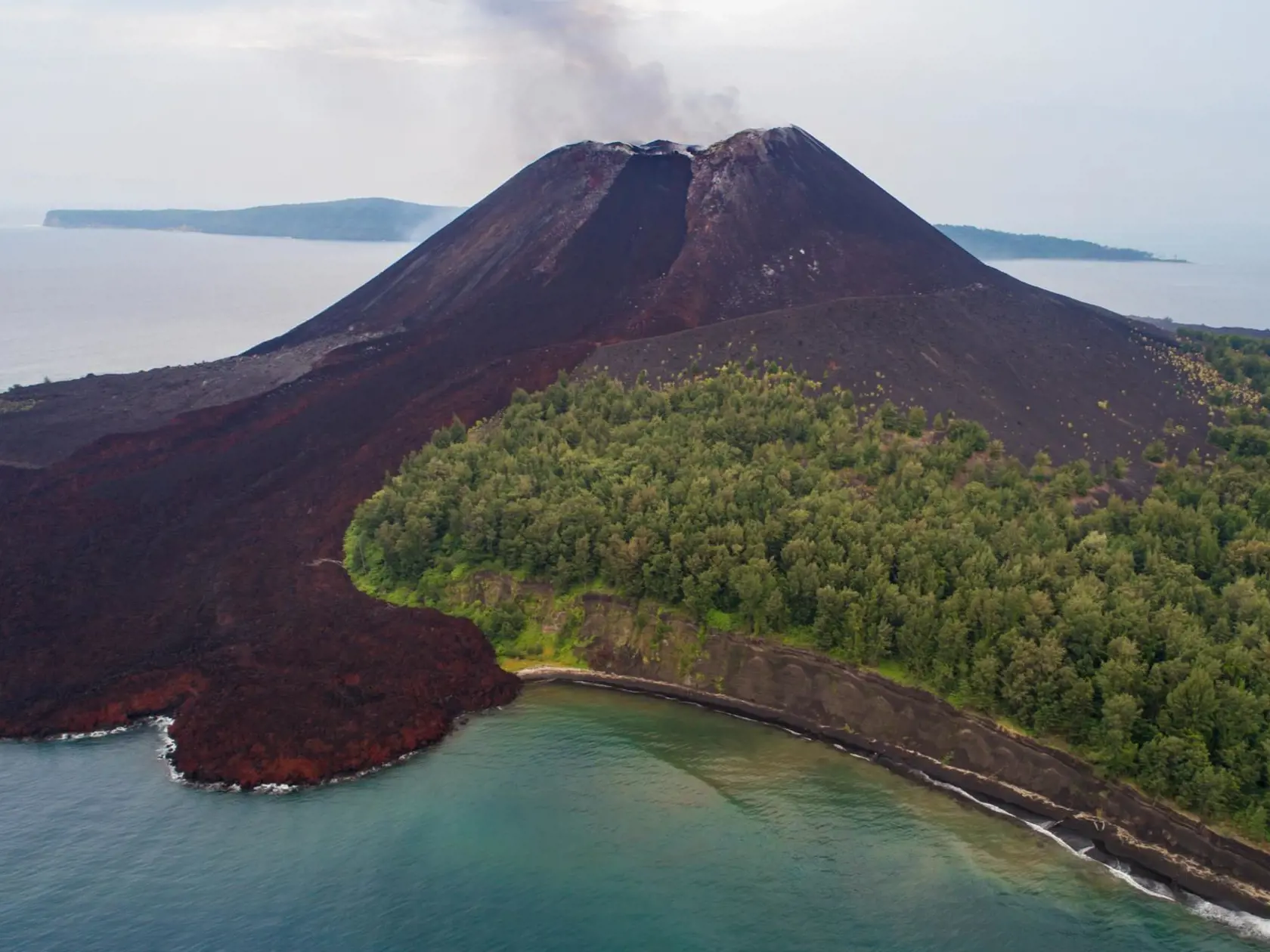 Indonézska Krakatoa vybuchla v roku 1883 takou silou, že zvuk erupcie počuli v 3500 kilometrov vzdialenej Austrálii.