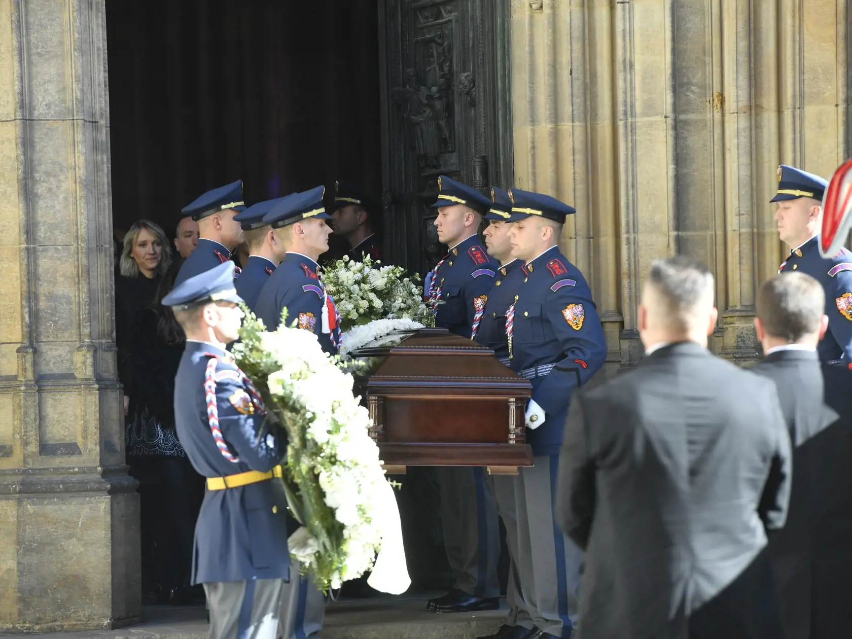 Približne o 12.30 sa rozozvučal najväčší zvon v Česku nazvaný Zikmund. A vtedy nastal mrazivý okamih. Všetkým okamžite naskočili zimomriavky.