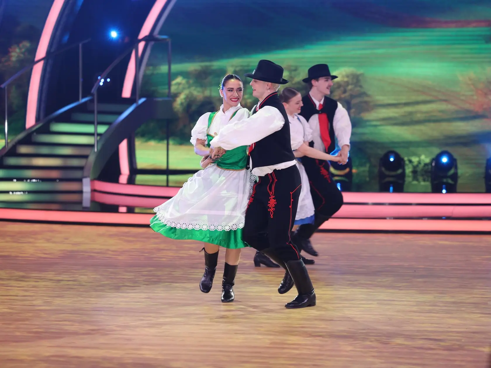 8. kolo Let's Dance. Na snímke Eva Burešová a Maytáš Adamec.