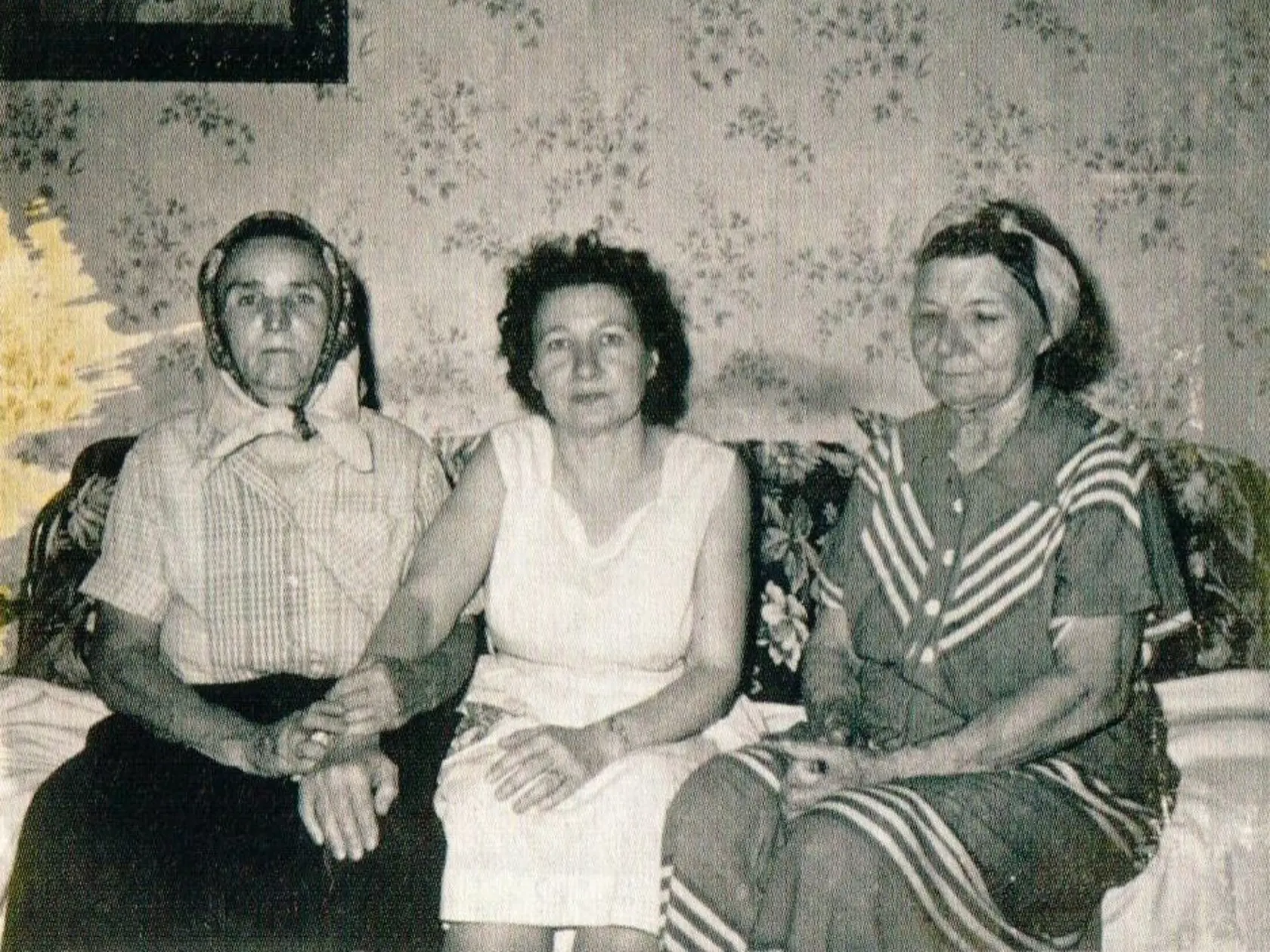 Eva Bezeková navštívila svoju sestru v roku 1967, letela z Prahy do USA. Jeho teta bola najviac pohoršená z toho, že Andy ešte nie je ženatý a nemá deti.