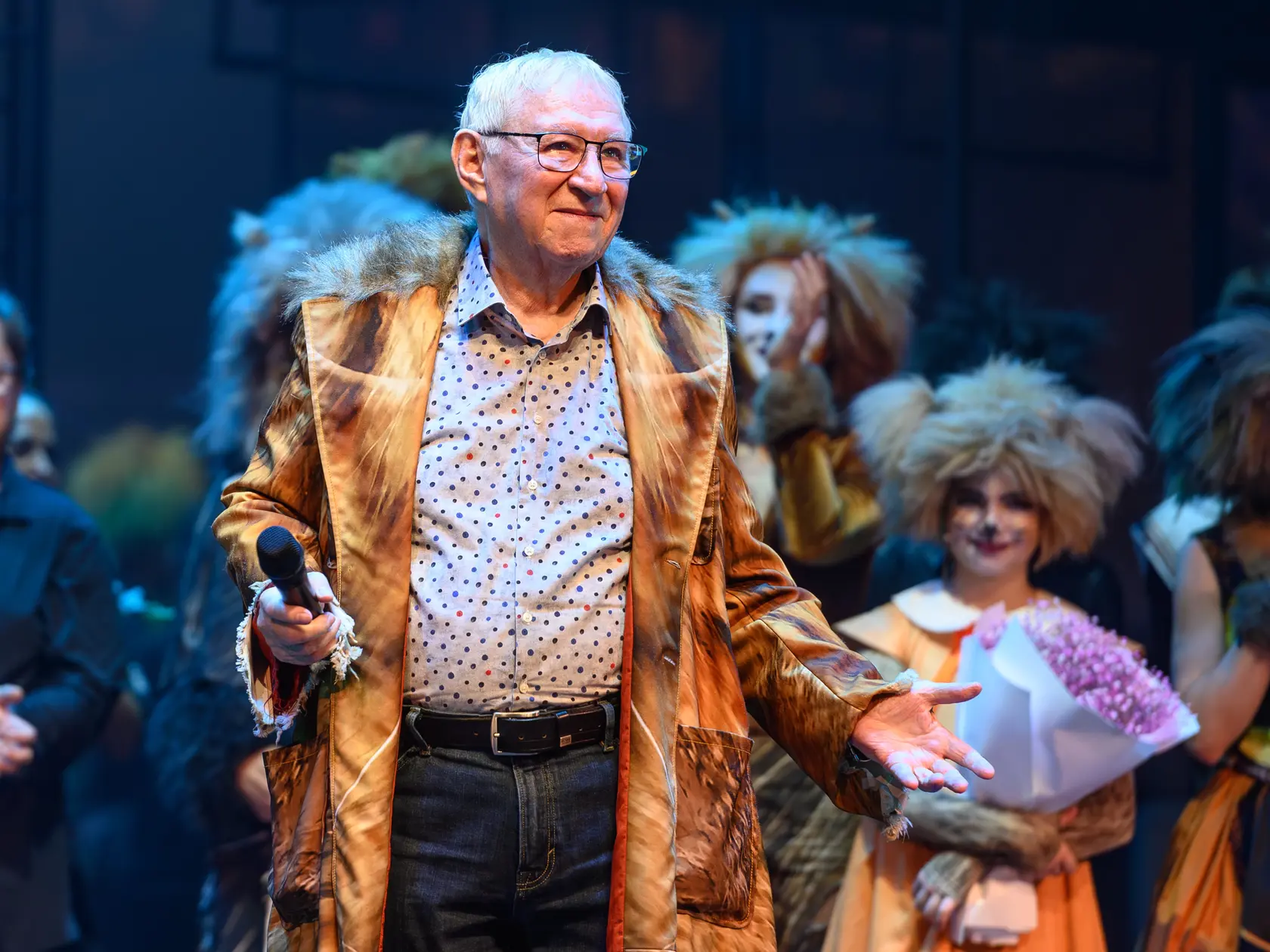 Legendárny Karol Čálik pred pár dňami oslávil 80. narodeniny a zároveň pokrstil knižku. Takto to na oslave vyzeralo...
