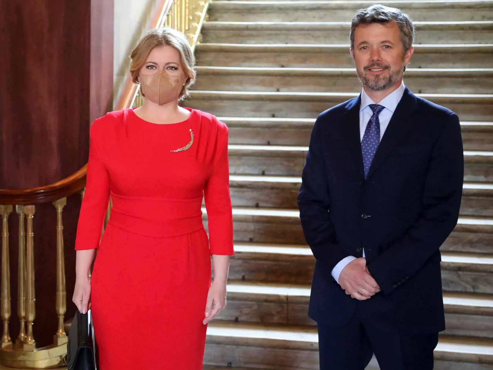 Prezidentka SR Zuzana Čaputová a dánsky korunný princ Frederik pózujú počas stretnutia v Paláci Frederika VIII. v Kodani 10. mája 2021. FOTO TASR - Kancelária prezidenta SR