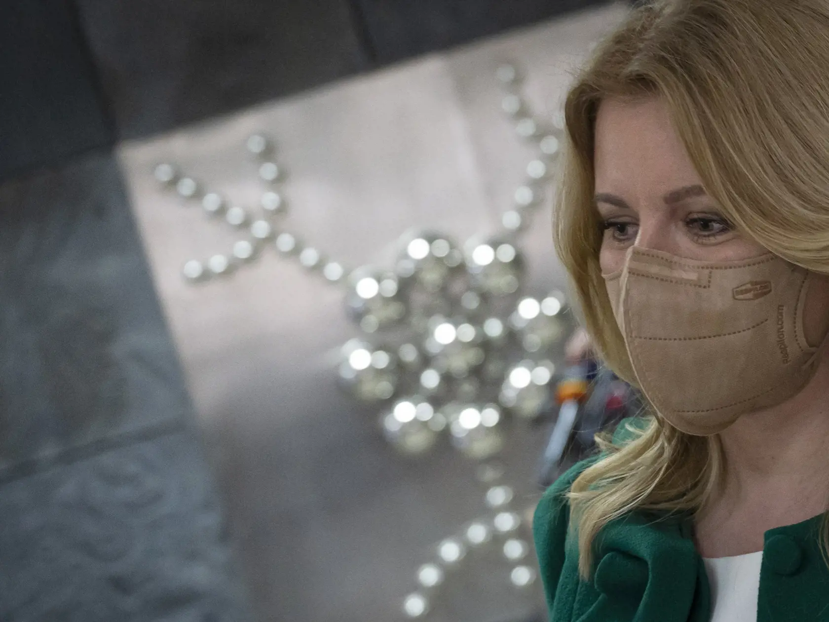 Prezidentka SR Zuzana Čaputová počas brífingu po navšteve Biomedecínskeho centra SAV. Bratislava, 12. apríla 2021.  FOTO TASR - Michal Svítok