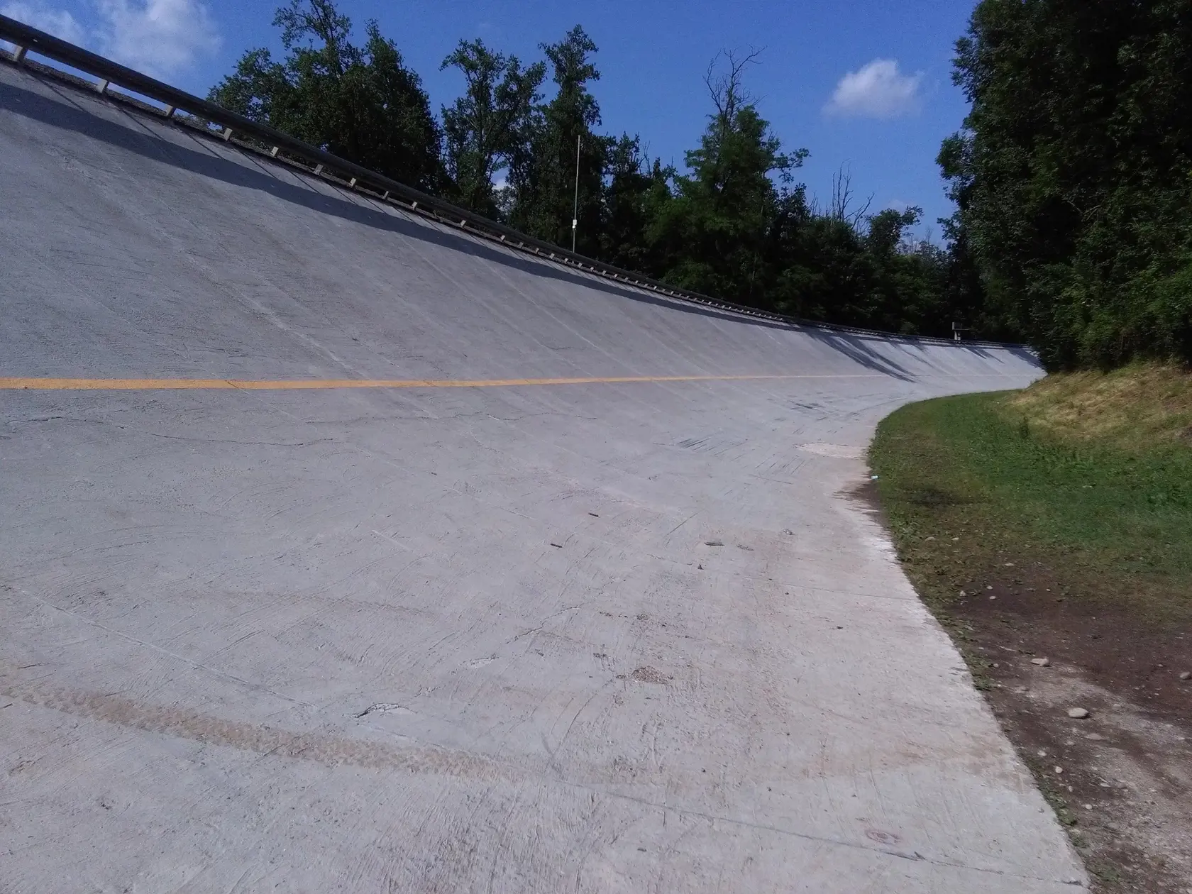 Curva Parabolica - klopená časť rýchleho okruhu v Monze