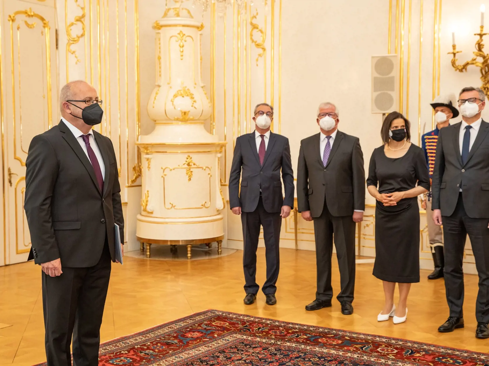 Na snímke je vymenovanie predsedu Najvyššieho správneho súdu SR Pavla Naďa  prezidentkou SR Zuzanou Čaputovou.