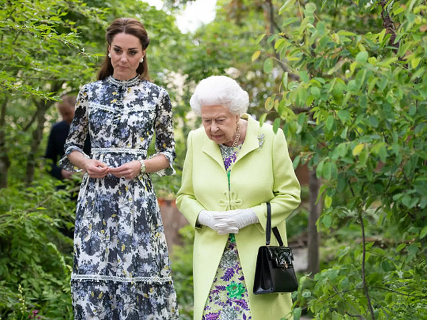 Na výstave kvetín Chelsea Flower Show 2019 sprevádzala kráľovnú vojvodkyňa Kate.