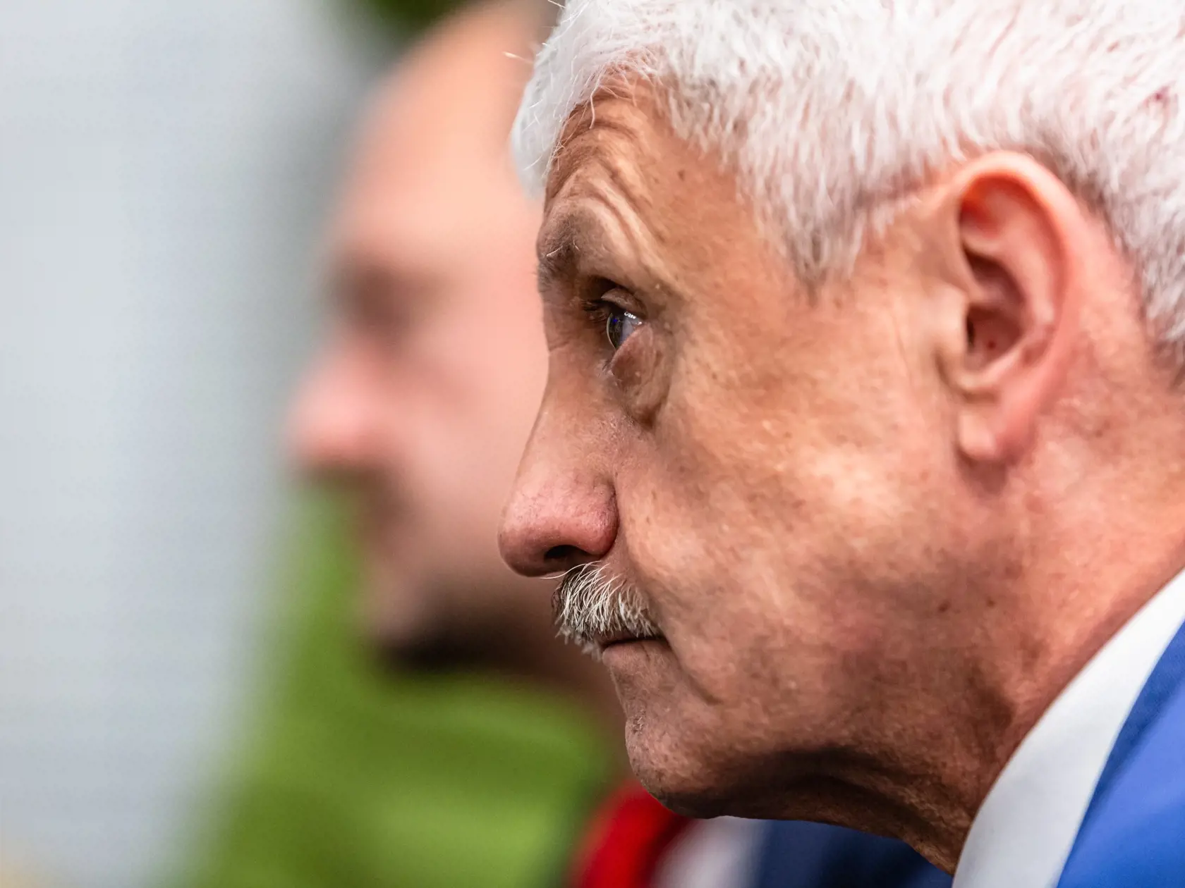 Zástupcovia politických subjektov, ktoré neuspeli v súboji o parlament prichádzajú do televízie Markíza na pravidelnú politickú diskusnú reláciu Na telo. Voľby zhodnotia aj komentátori Martin M. Šimečka, Martin Hanus a netradične  aj bývalý slovenský premiér Mikuláš Dzurinda.