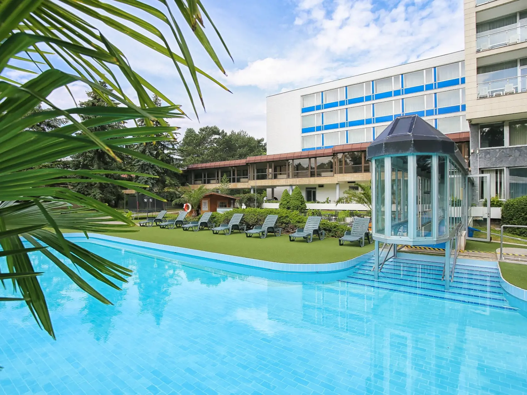 Hotel Splendid ponúka tento rok novinku - pieskovú pláž.