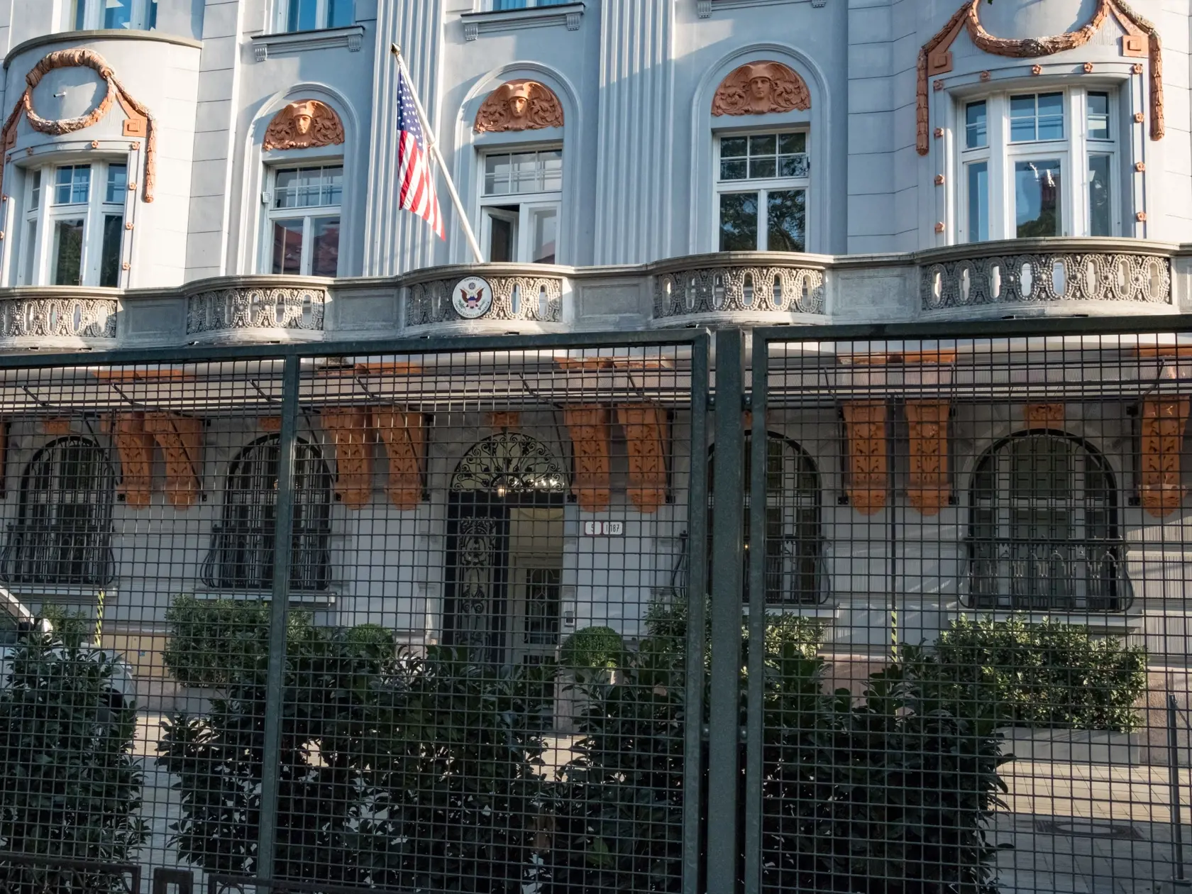 Primátor Ivo Nesrovnal podal pre veľvyslanectvo žalobu na Američanov.