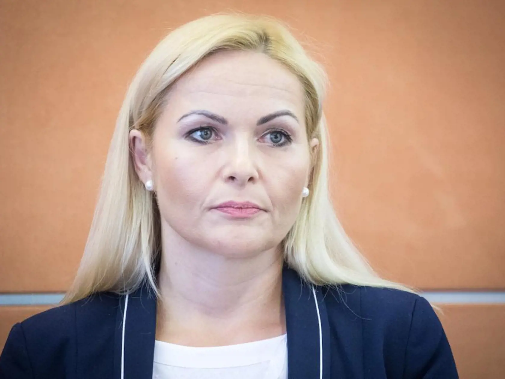 Podľa exkluzívnych zistení denníka Plus JEDEN DEŇ bude novou policajnou prezidentkou Jana Maškarová, ktorá už v minulosti pracovala ako policajná viceprezidentka. Počas vlád Igora Matoviča a Eduarda Hegera sa jej meno spomínalo vo viacerých kauzách a dokonca bola vypovedať na NAKA v kauze Očistec. Do úradu by mala nastúpiť už budúci pondelok.