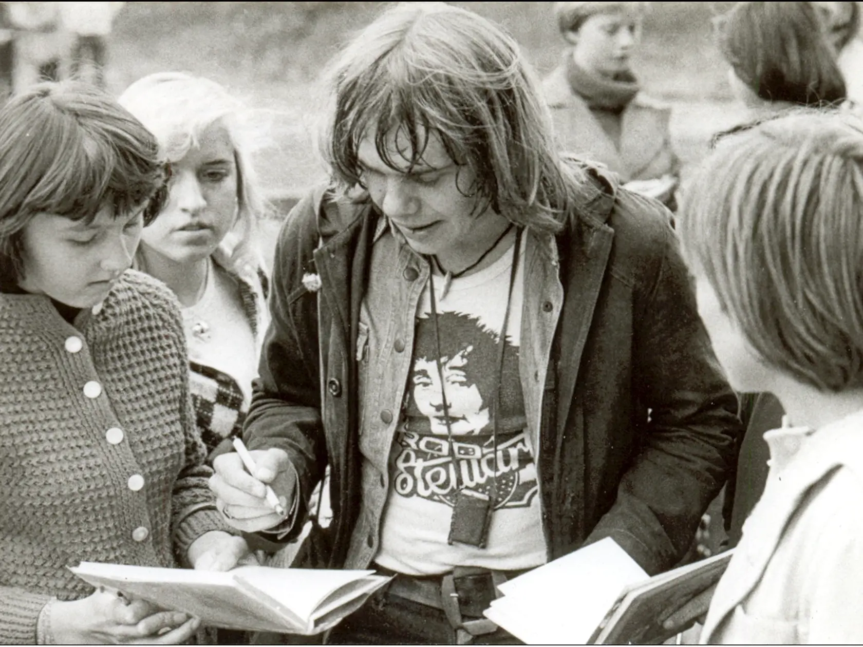 Jiří rozdával po koncertoch autogramy.