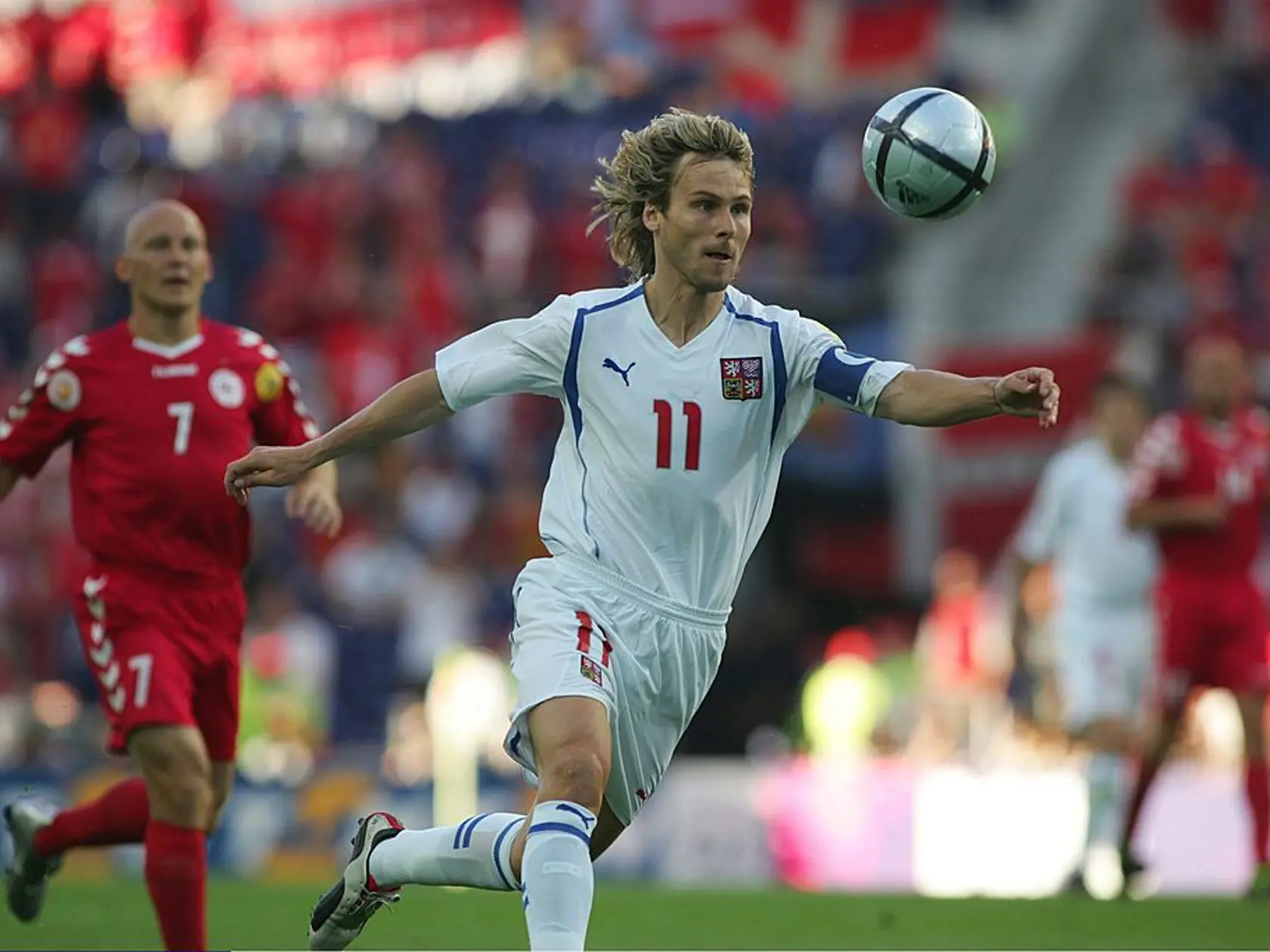 PORTO, PORTUGAL - JUNE 27:    Fussball: Euro 2004 in Portugal, Viertelfinale Spiel 28, Porto; Tschechien - Daenemark ( CZE - DEN ) 3:0; Pavel NEDVED / CZE 27.06.04.  (Photo by Andreas Rentz/Bongarts/Getty Images)