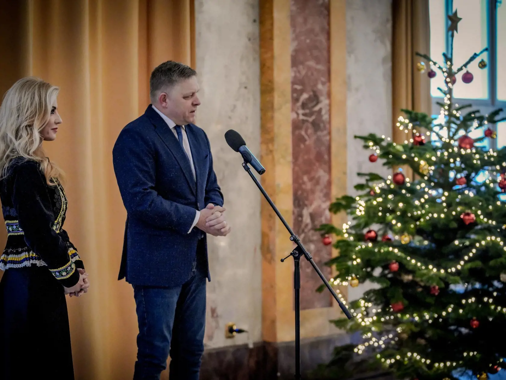 Aj premiér sa prihovoril zamestnancom ministerstva. 