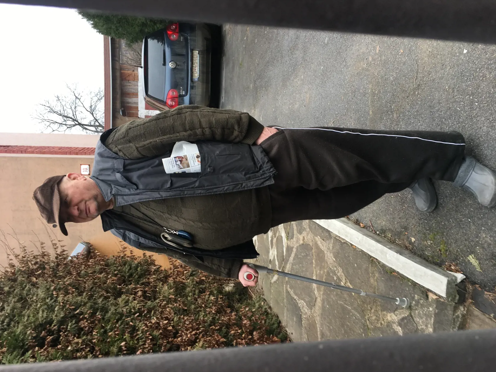 Jozef (70) v lete nahlásil krádež zbraní z jeho domu, ktorý je oproti bytu,  odkiaľ vyviedli Timoteja Z. 