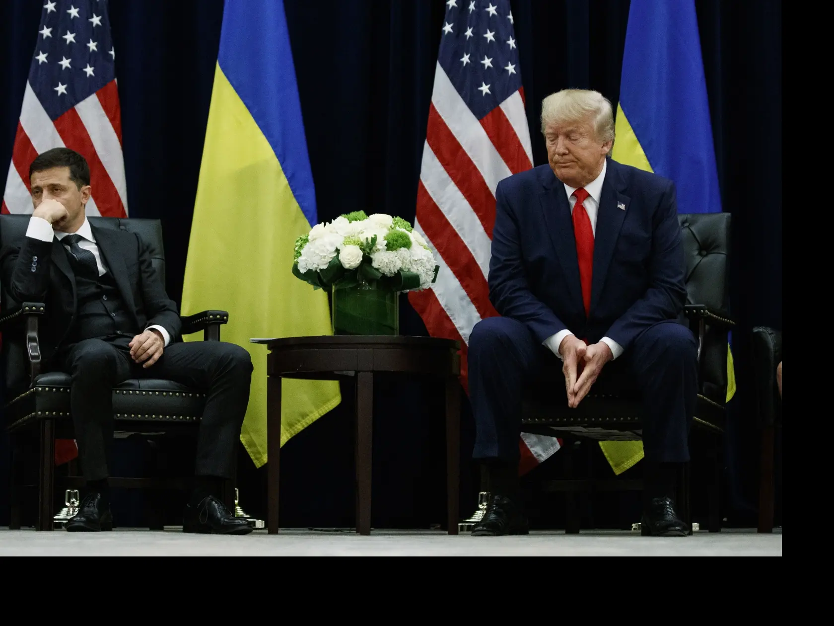 Trump sa usiluje uzavrieť dohodu v rámci svojho úsilia o ukončenie vojny na Ukrajine a ako kompenzáciu za vojenskú a finančnú pomoc, ktorú Kyjevu poskytol v boji proti ruskej invázii jeho predchodca exprezident Joe Biden.