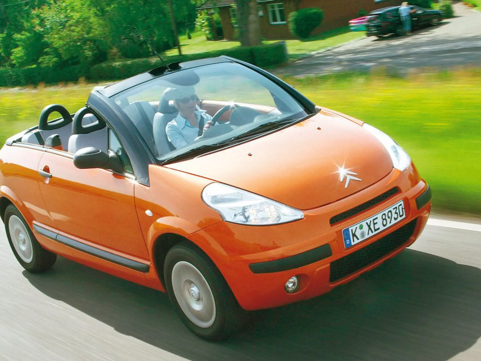 Citroën C3 Pluriel (07/2003 – 08/2010): Kvóta 16,5 – 34,2. C3 žiaľ v testoch zvykne končiť s priemerným až podpriemerným výsledkom. Problémy možno nájsť skoro všade, tie najväčšie však čakajte pri výfukovom systéme, pružinách a tlmičoch. Značné je tiež riziko úniku oleja z motora aj prevodového mechanizmu