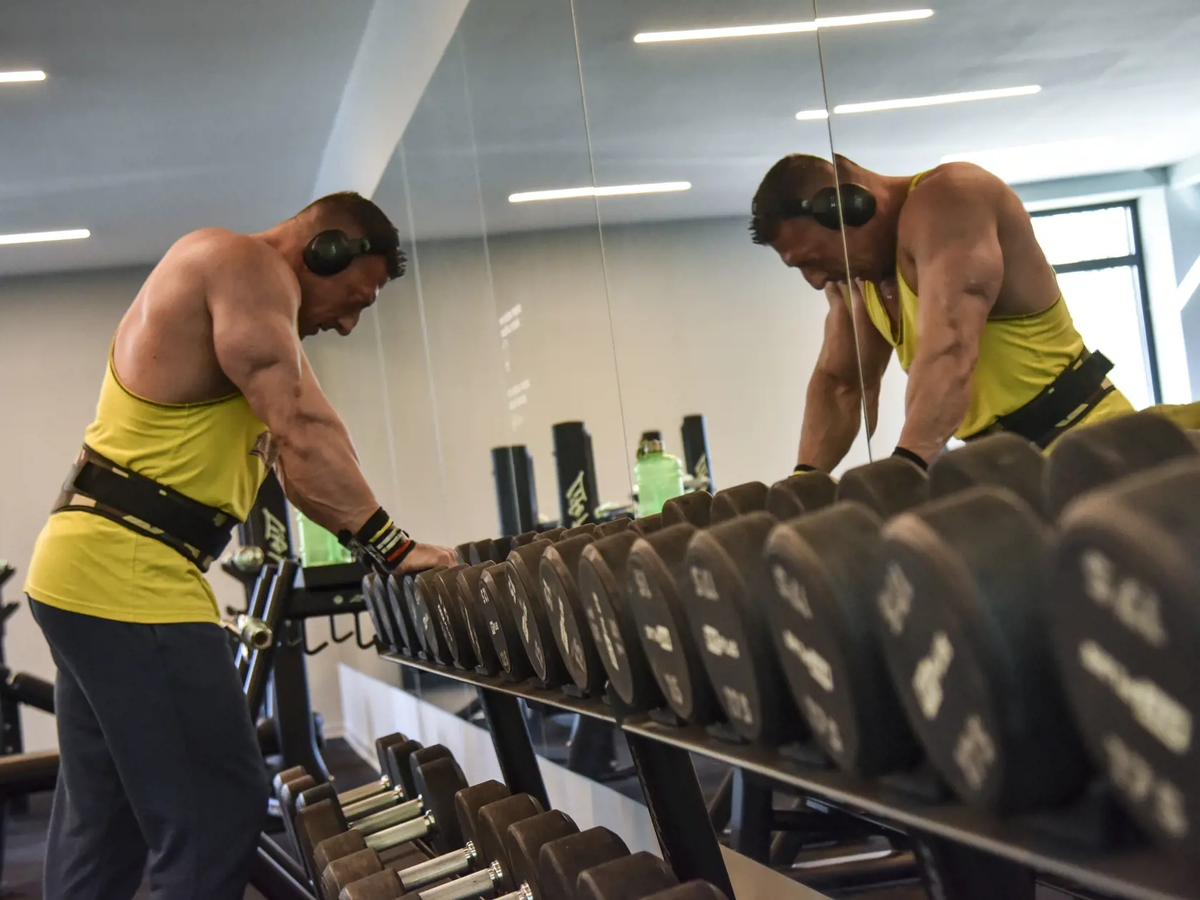 Služby ako napríklad gastrosektor, prevádzky starostlivosti o ľudské telo, hotely a podobné služby krátkodobého ubytovania, kúpaliská, akvaparky, fitness centrá a iné zostávajú v režime ako doteraz - teda OP (očkovaní/prekonaní) alebo OP plus.