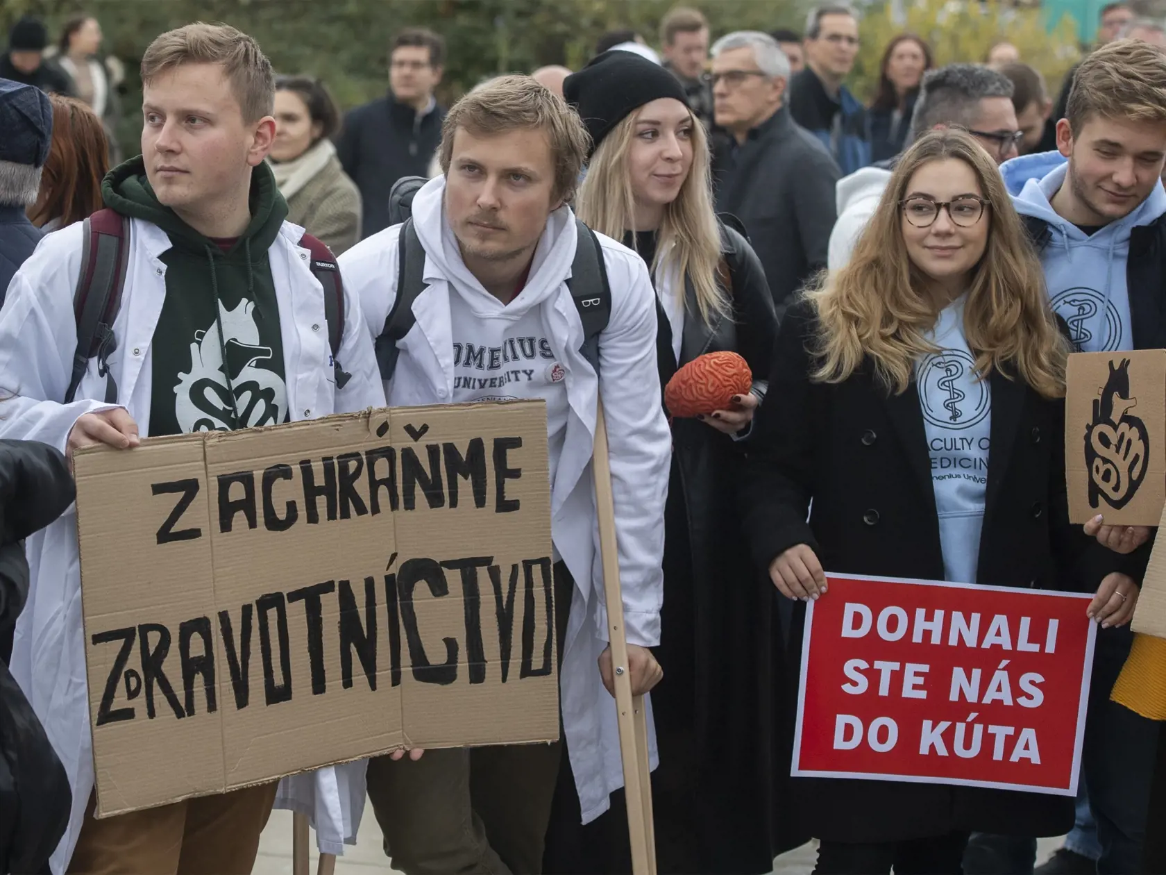 Snímka z protestného zhromaždenia Lekárskeho odborového združenia (LOZ) - Zachráňme zdravotníctvo na Námestí Slobody v Bratislave 17. novembra 2022. FOTO TASR - Martin Baumann