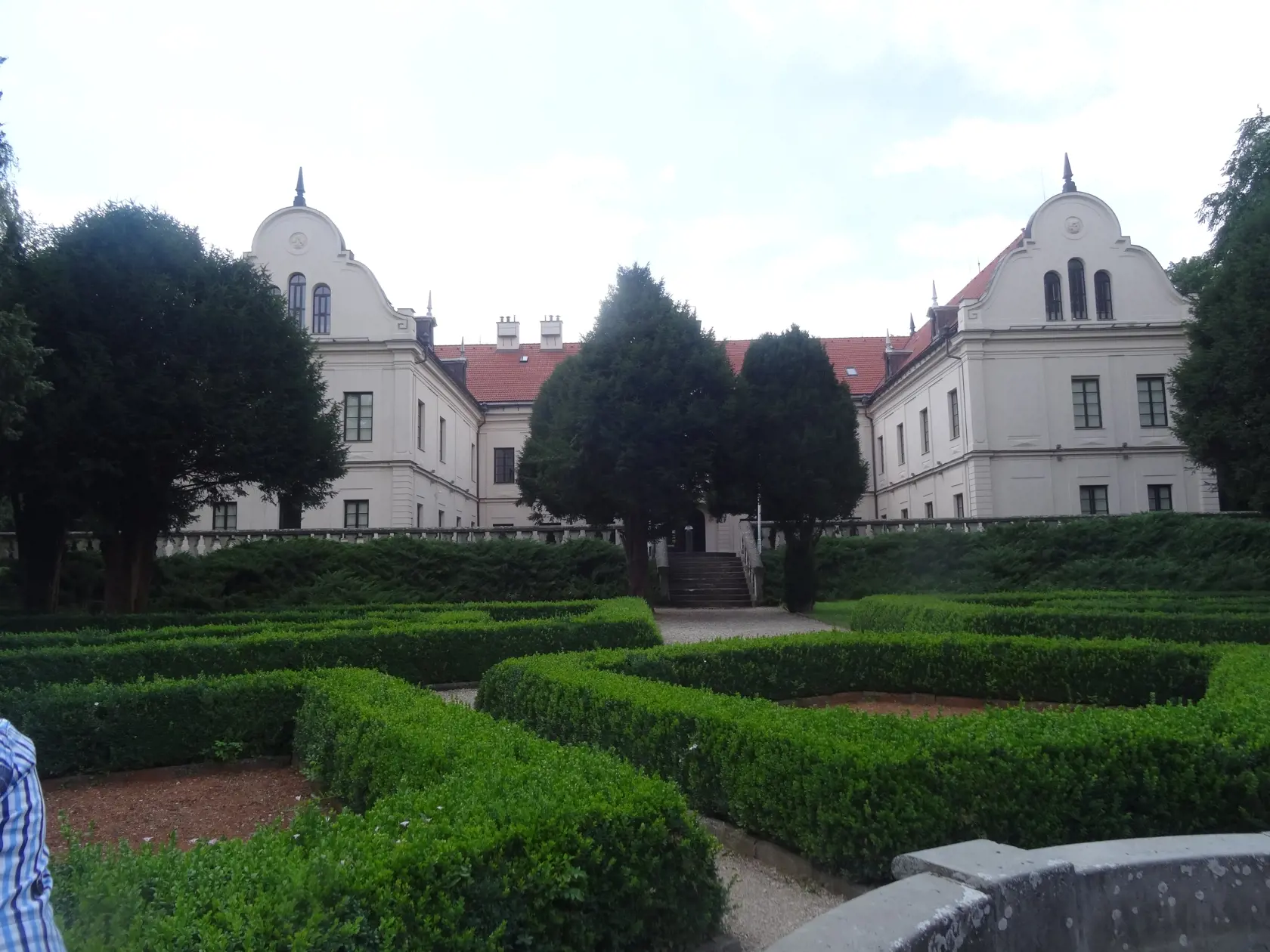 V niekdajšom kaštieli sídli dnes Múzeum a Kultúrne centrum južného Zemplína v Trebišove. Pohľad z parku.